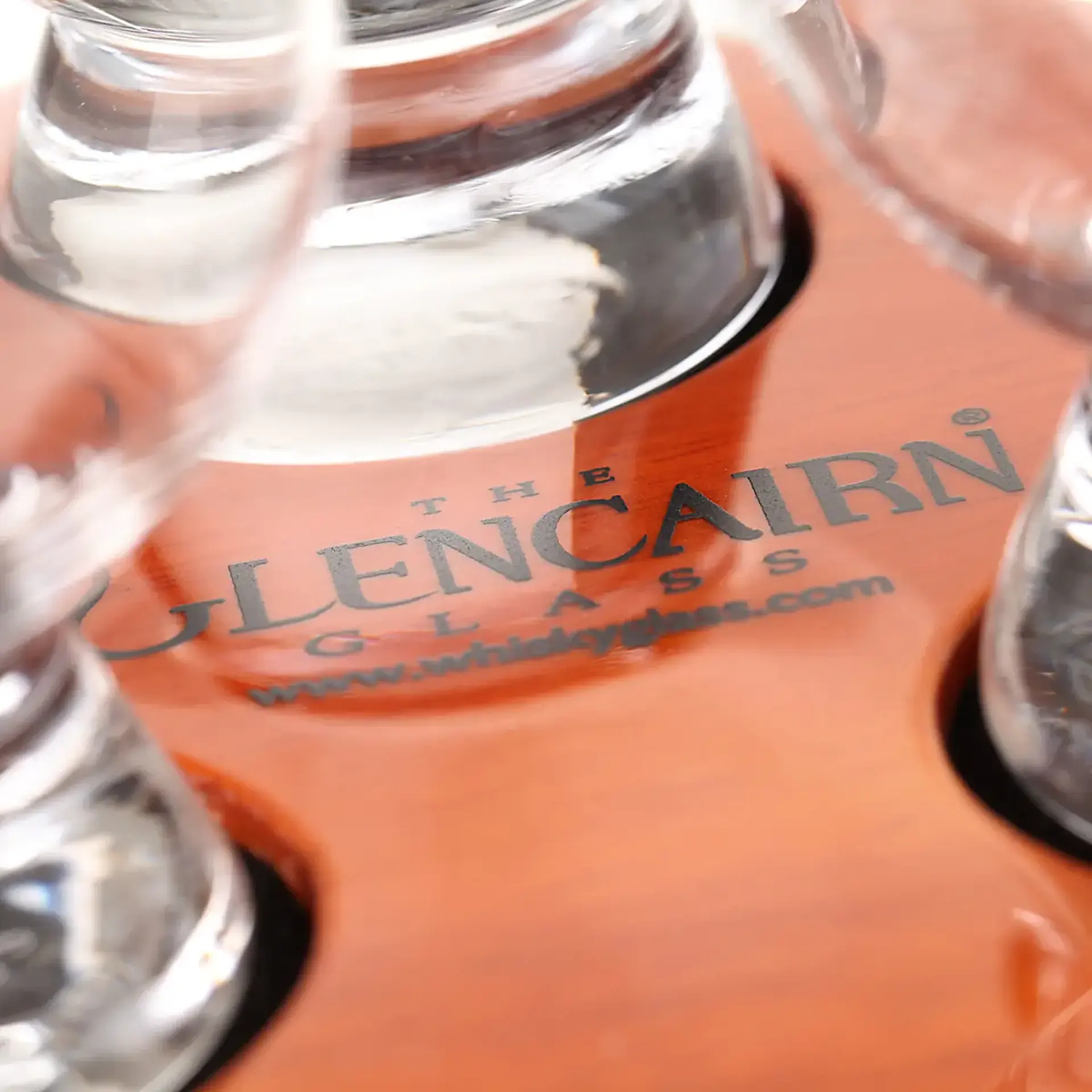 Glencairn Tasting Tray - Tablett aus Eichenholz für drei Glencairn Gläser.