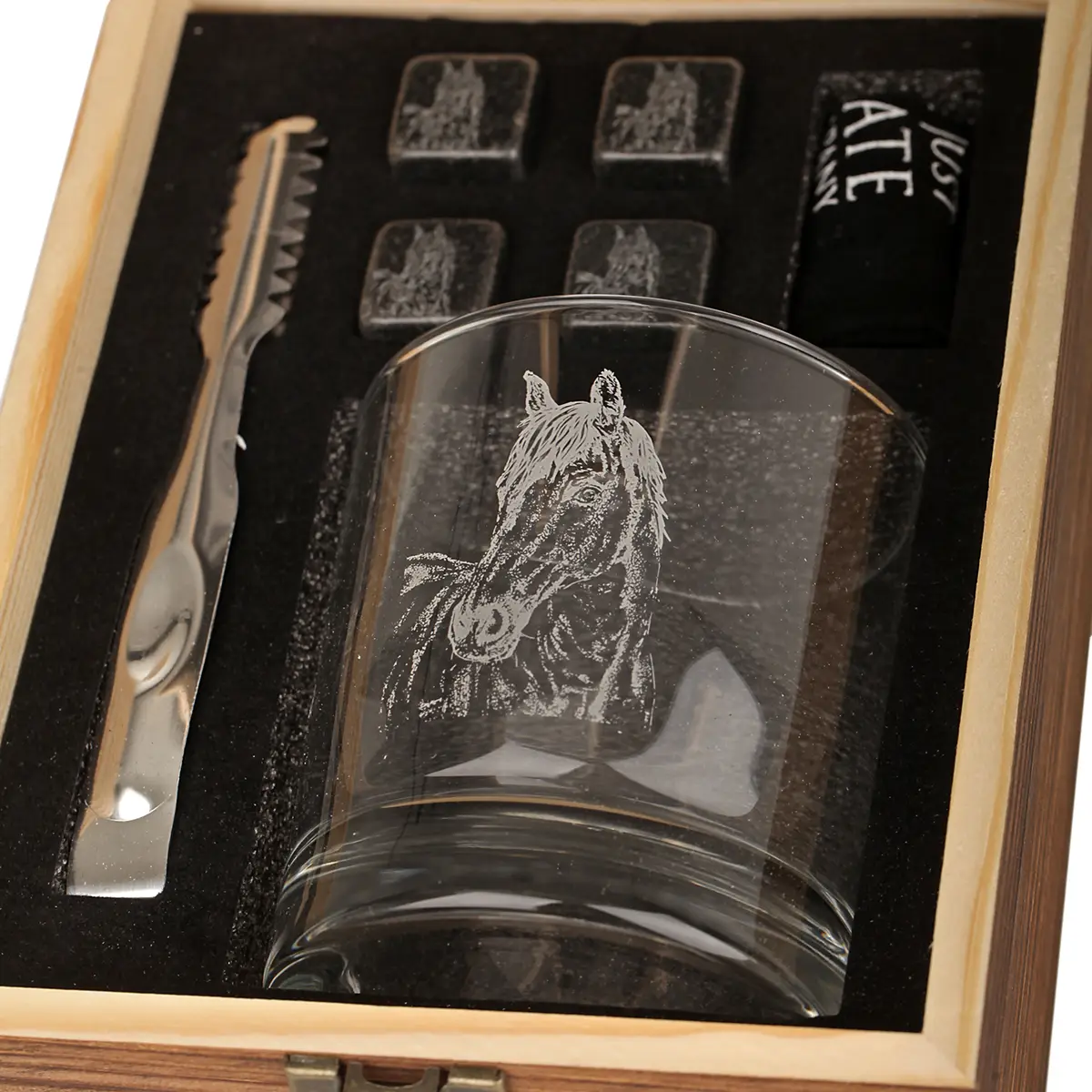 Horse Whisky Set - Whiskyglas mit Whiskysteinen & Schiefer Untersetzer in Holzbox