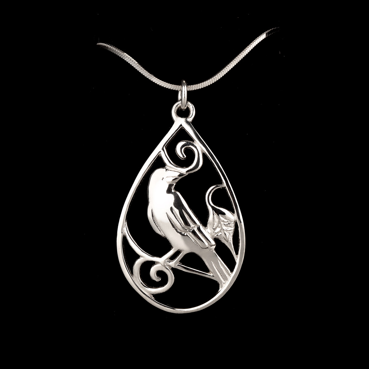 kette-anhaenger-wikinger-freija-rabe-silber-shetland-006 Freyja Raven Pedant - Handgefertigter Anhänger Made in Shetland
