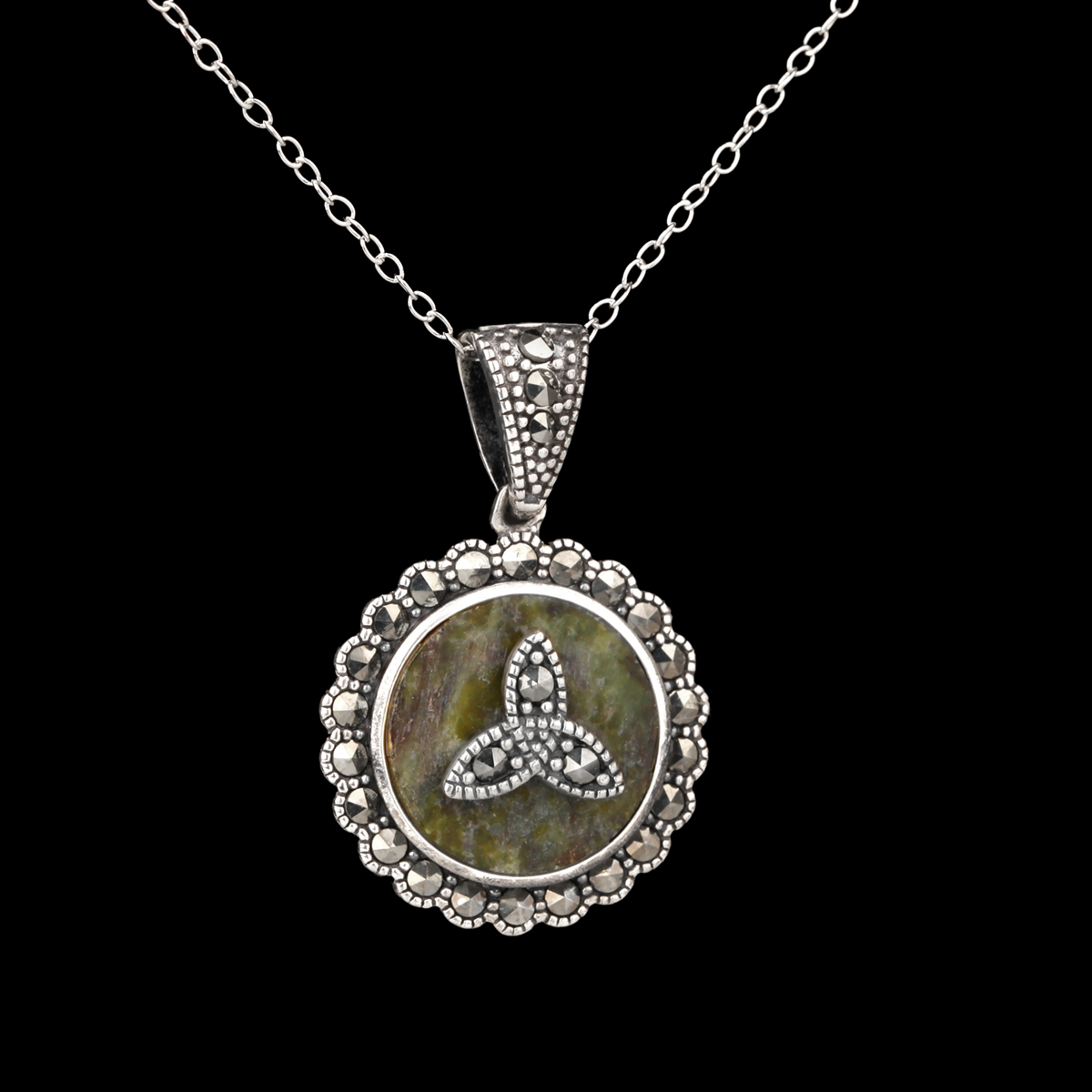 kette-anhaenger-trinity-silber-connemara-irland-002 Connemara Trinity Crystal - irische Kette aus Silber mit Marmor und Markasit
