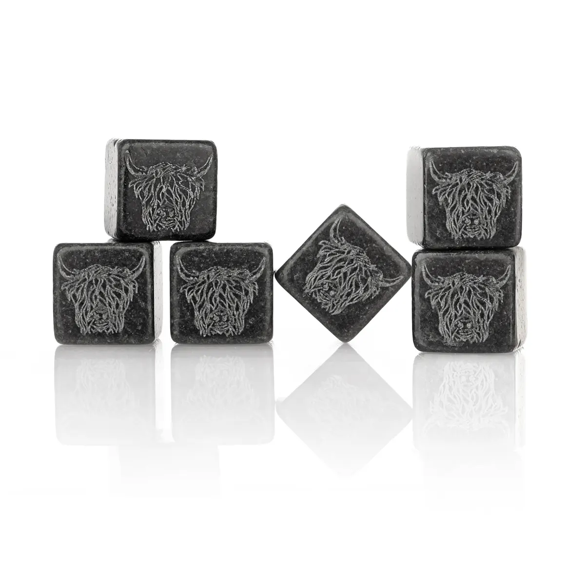Whiskysteine Set mit Highland Cow Gravur – handgefertigt in Schottland Whiskysteine Set mit Highland Cow Gravur – handgefertigt in Schottland