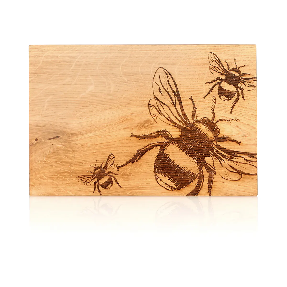 Schottische Biene - Handgefertigtes Servierbrett aus schottischer Eiche mit Bienen-Gravur Schottische Biene - Handgefertigtes Servierbrett aus schottischer Eiche mit Bienen-Gravur