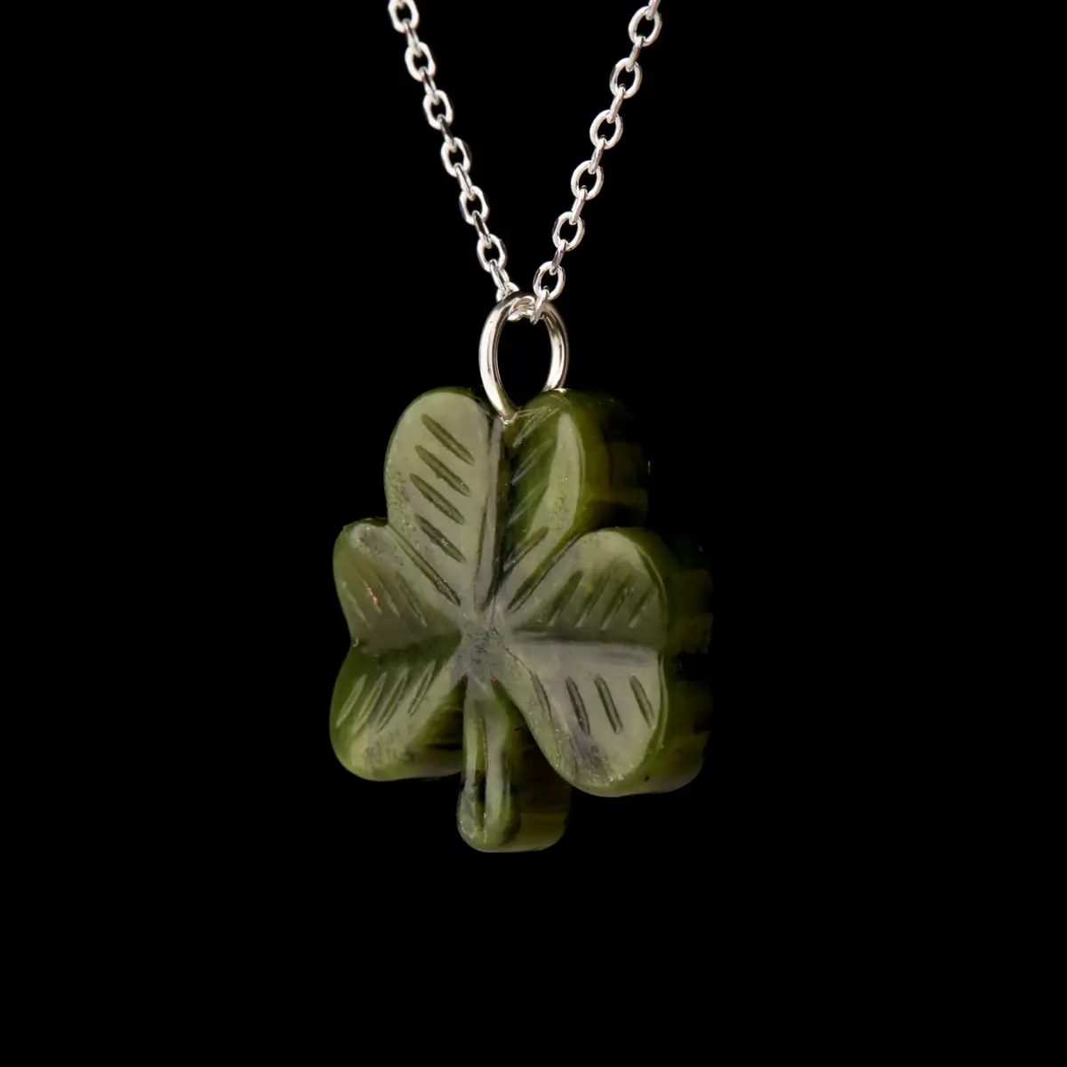 kette-anhaenger-irland-kleeblatt-shamrock-connemara-marmor-silber-005 Carved Irish Shamrock - Irische Kleeblatt Kette aus Connemara Marmor