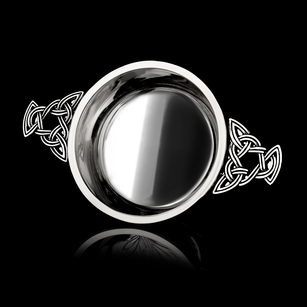 Large Highland Whisky Quaich aus Schottland - versilbert mit keltischen Details