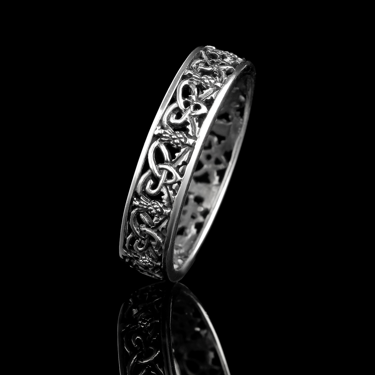 Outlander Ring aus Schottland mit Disteln & keltischen Ornamenten
