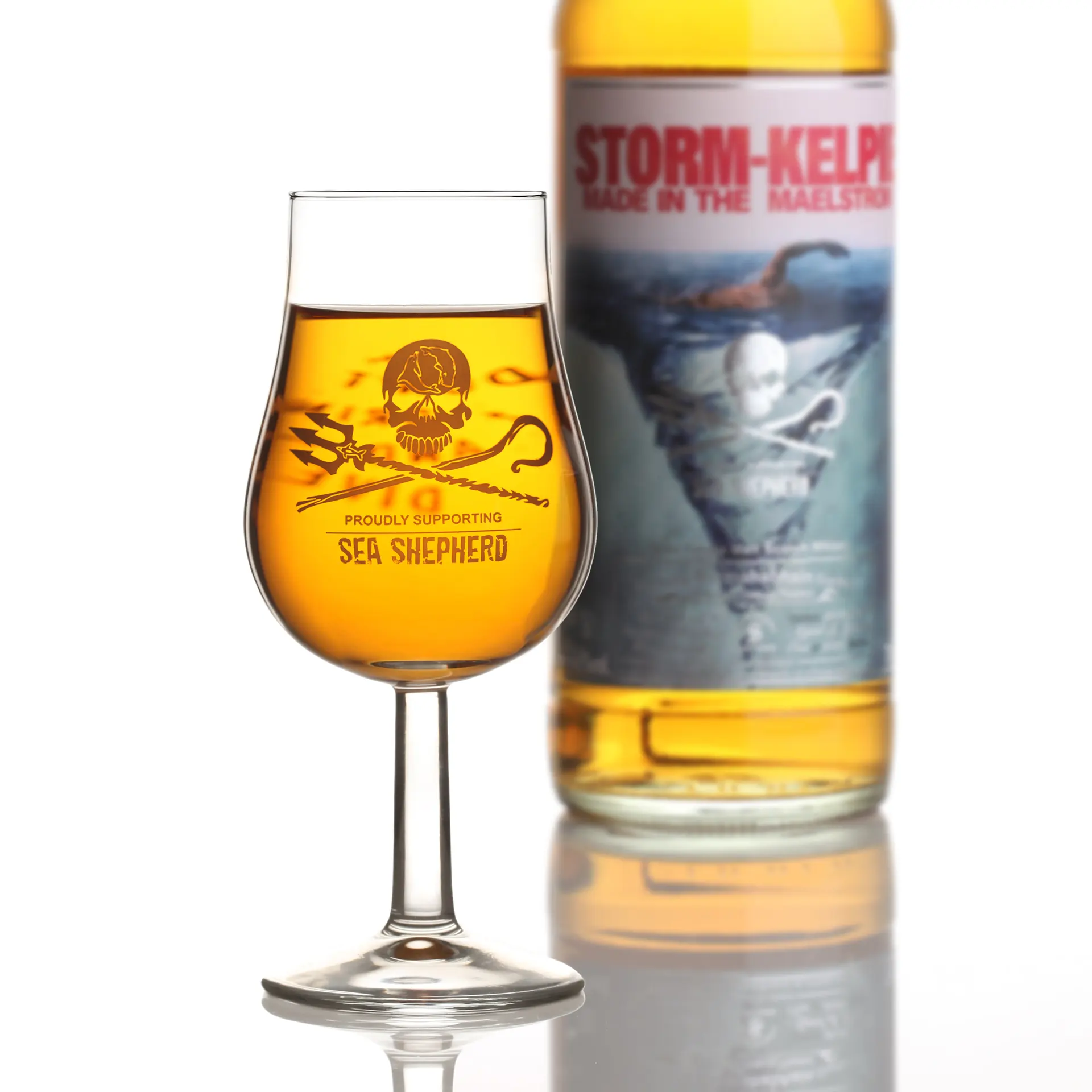 Kultiges Sea Shepherd Whiskyglas mit Gravur „Jolly Roger“ & „Don't Drink and Dive"