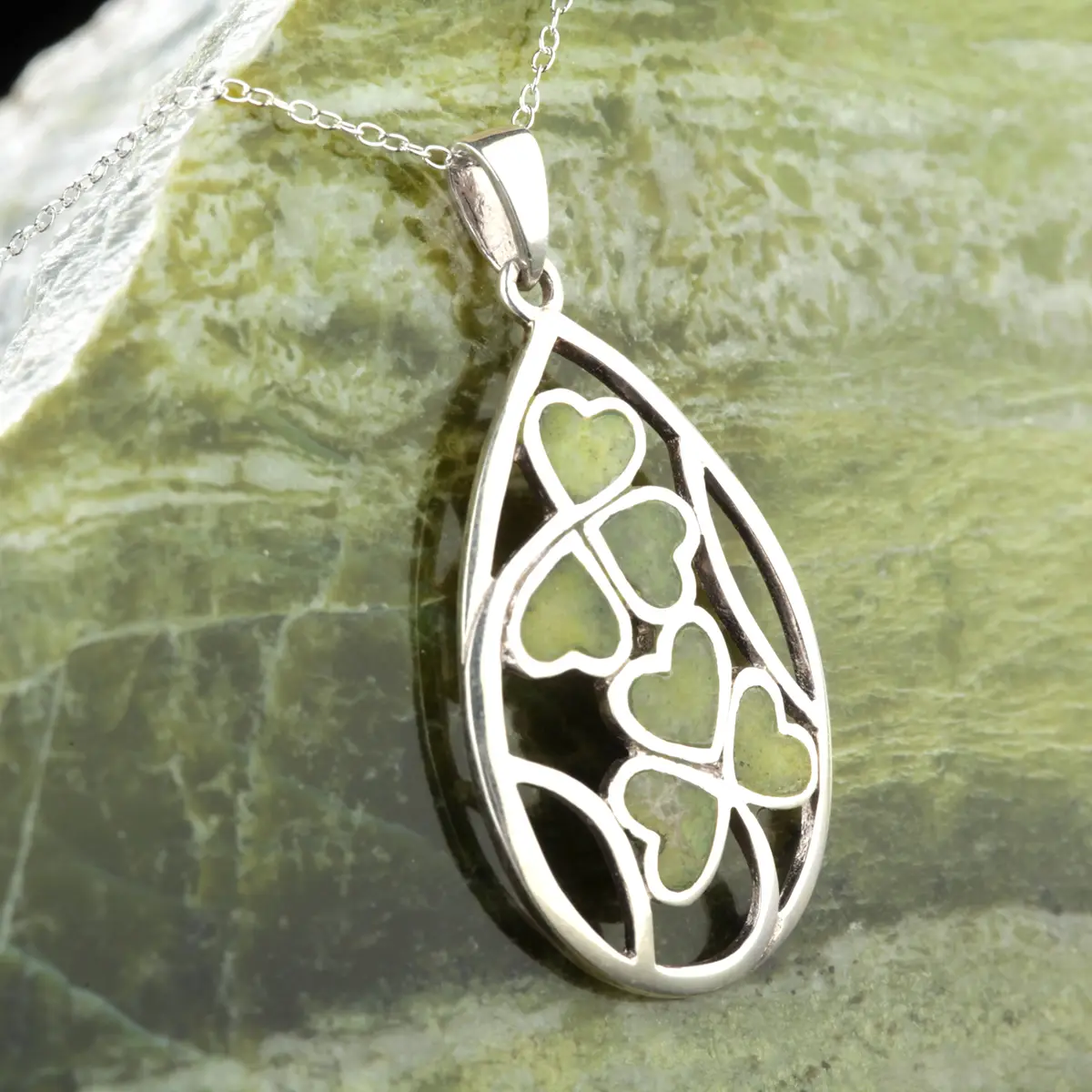 kette-anhaenger-connemara-marmor-silber-gruen-irish-shamrock-003 Hearts & Shamrock - Irische Kleeblatt Kette - Sterling Silber & Connemara Marmor