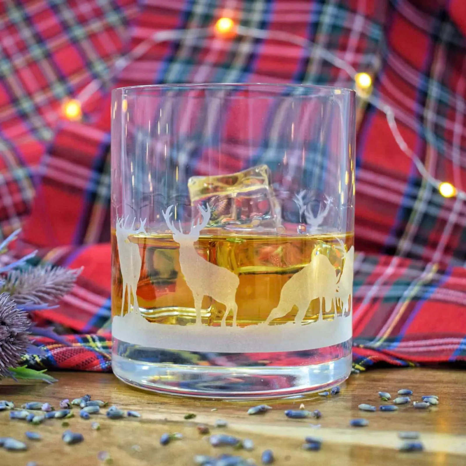 Schottischer Hirsch Skyline Whisky-Glas- Handgefertigt in Schottland Schottischer Hirsch Skyline Whisky-Glas- Handgefertigt in Schottland