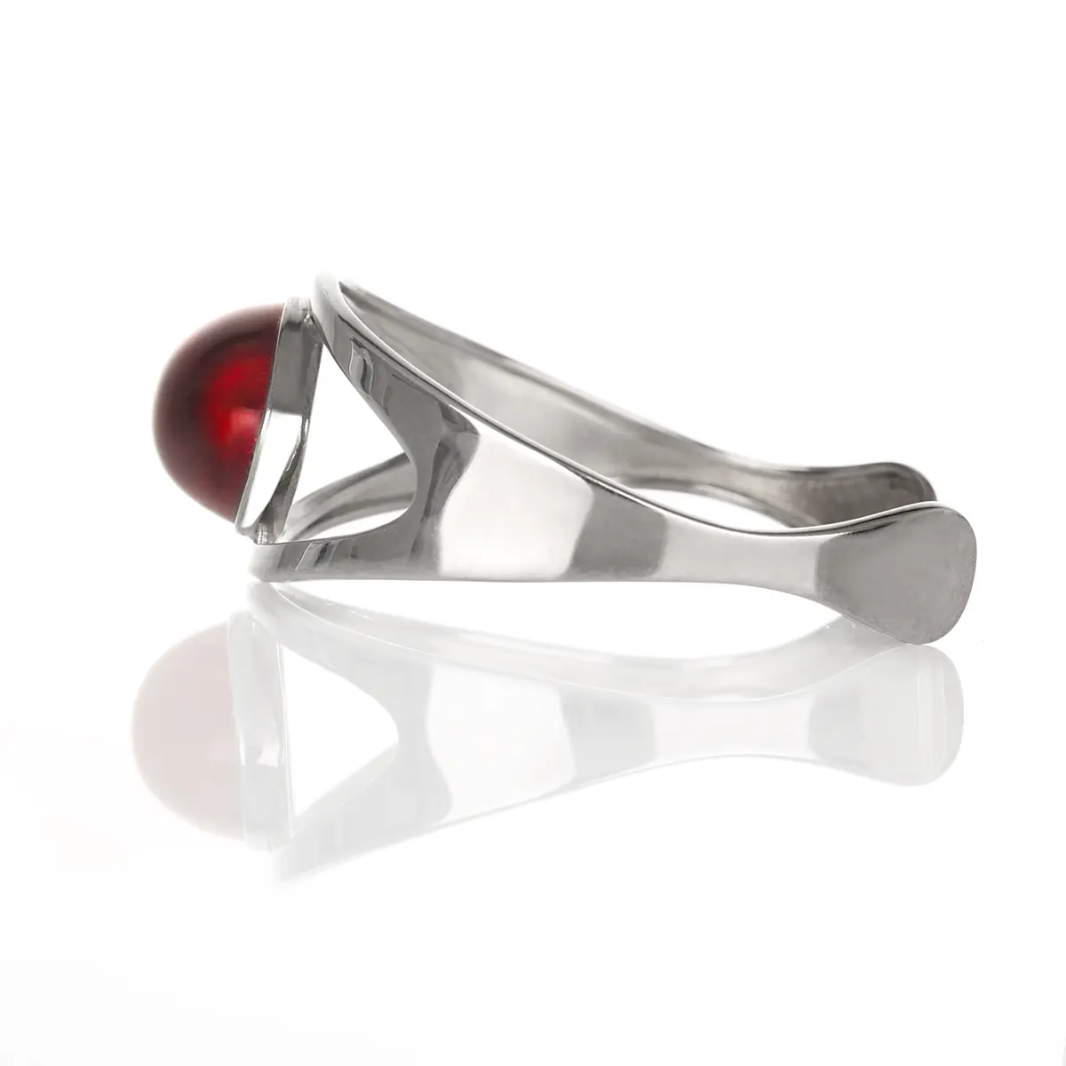 Deep Red Amber Bangle - Irischer Armreif aus rotem Bernstein & Sterling Silber Deep Red Amber Bangle - Irischer Armreif aus rotem Bernstein & Sterling Silber