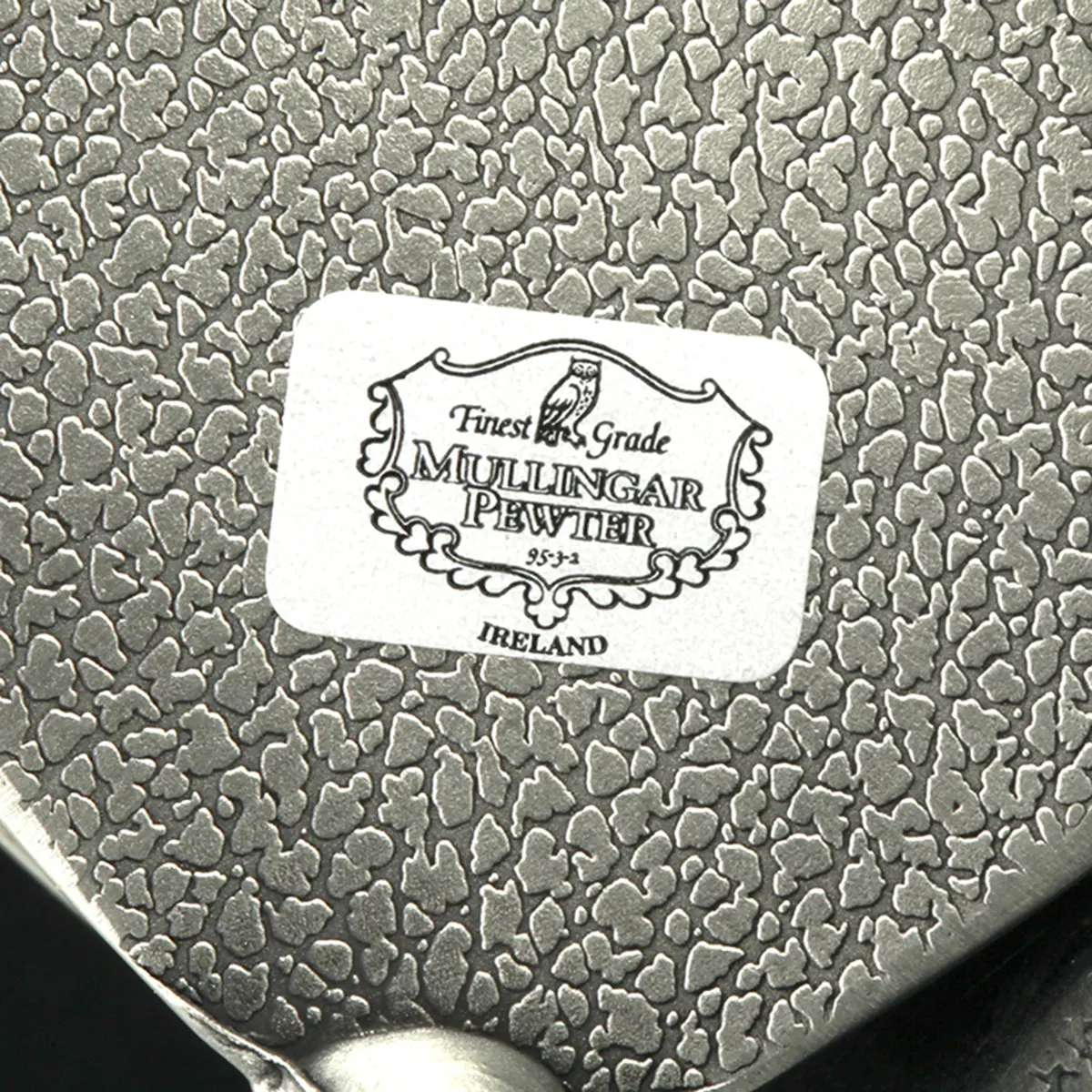 Claddagh-Schmuckschtulle-Irland-keltisch-Silber-Zinn-015 Irische Claddagh Schmuckschatulle in Herzform - verziert mit Engeln & Rosen