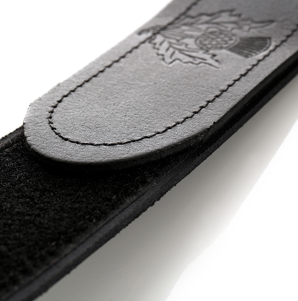 kilt-belt-guertel-schwarz-leder-distel-004 Schottischer Kiltgürtel - Schwarz - Rinderleder & geprägte Disteln - Klettverschluss