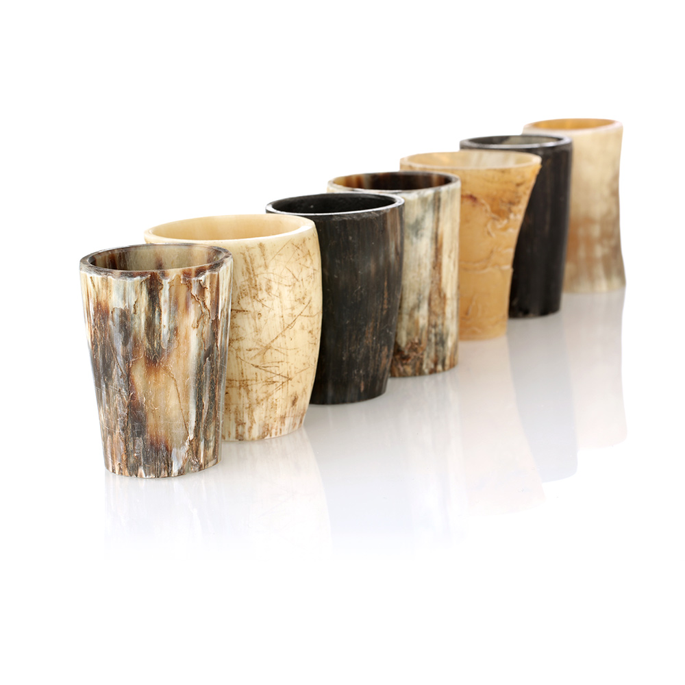 shot-becher-glas-horn-natur-001 Uriger Shotbecher / Schnapsbecher aus Rinderhorn - 0,05 l  - Wikinger Becher natur / roh