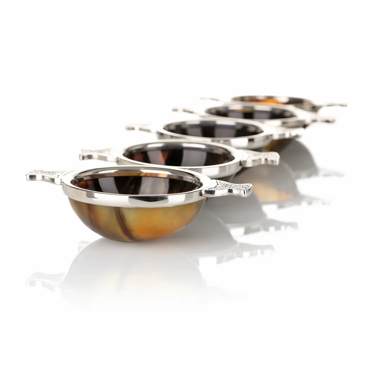 Whisky Quaich aus Horn und Zinn – Schottlands Tasse der Freundschaft