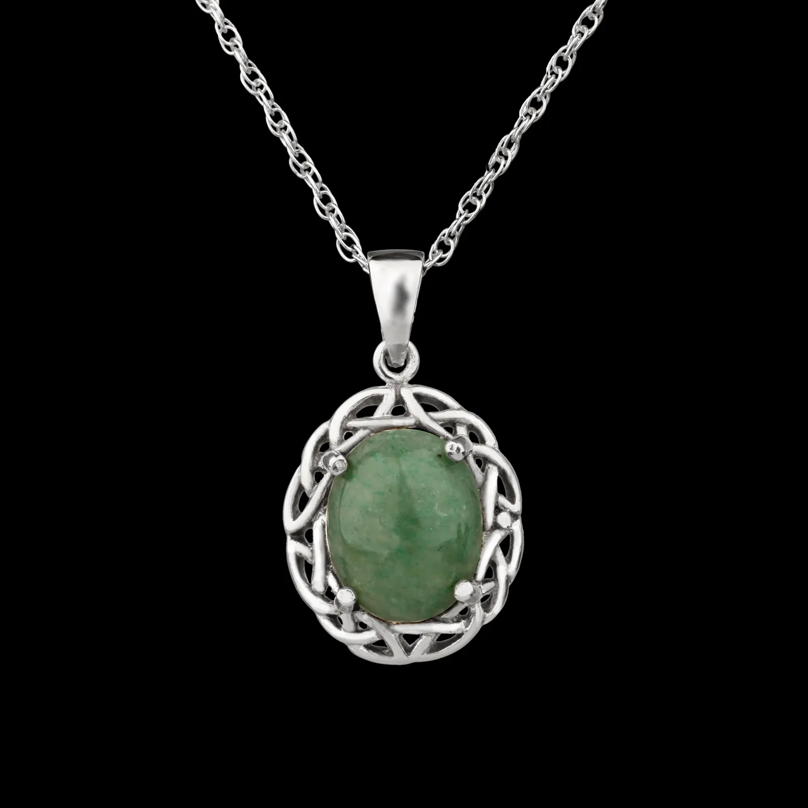 Ovaler keltischer Anhänger mit Jade aus Sterlingsilber – Handgefertigt in Schottland
