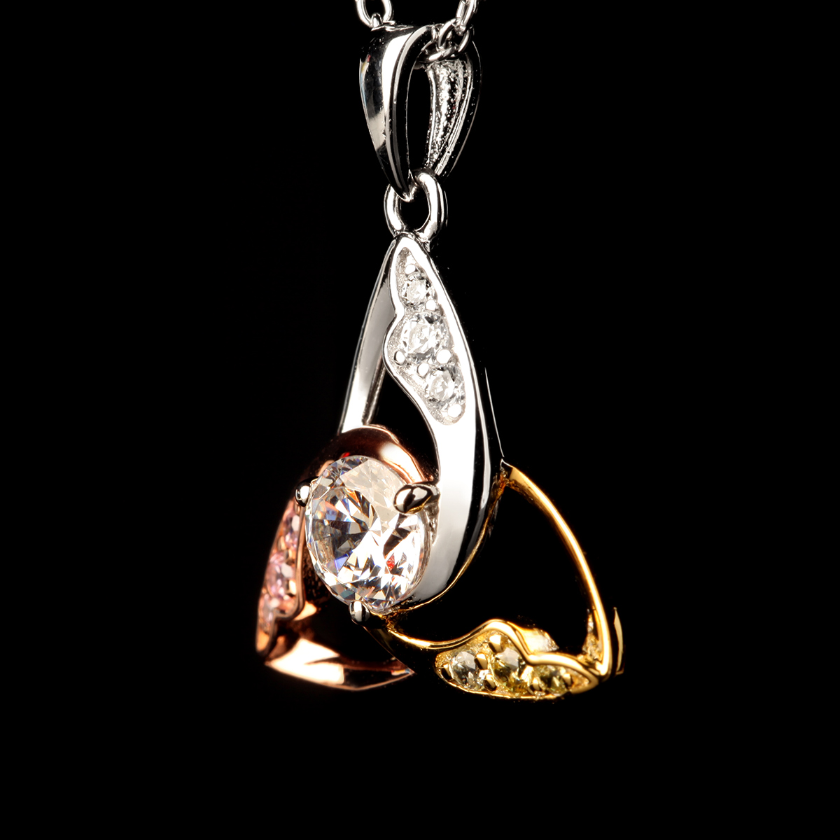 keltisch-trinity-knoten-kette-anhaenger-gold-silber-003 Keltischer Trinty Crystal Anhänger aus Irland - Silber mit Roségold & Kristall