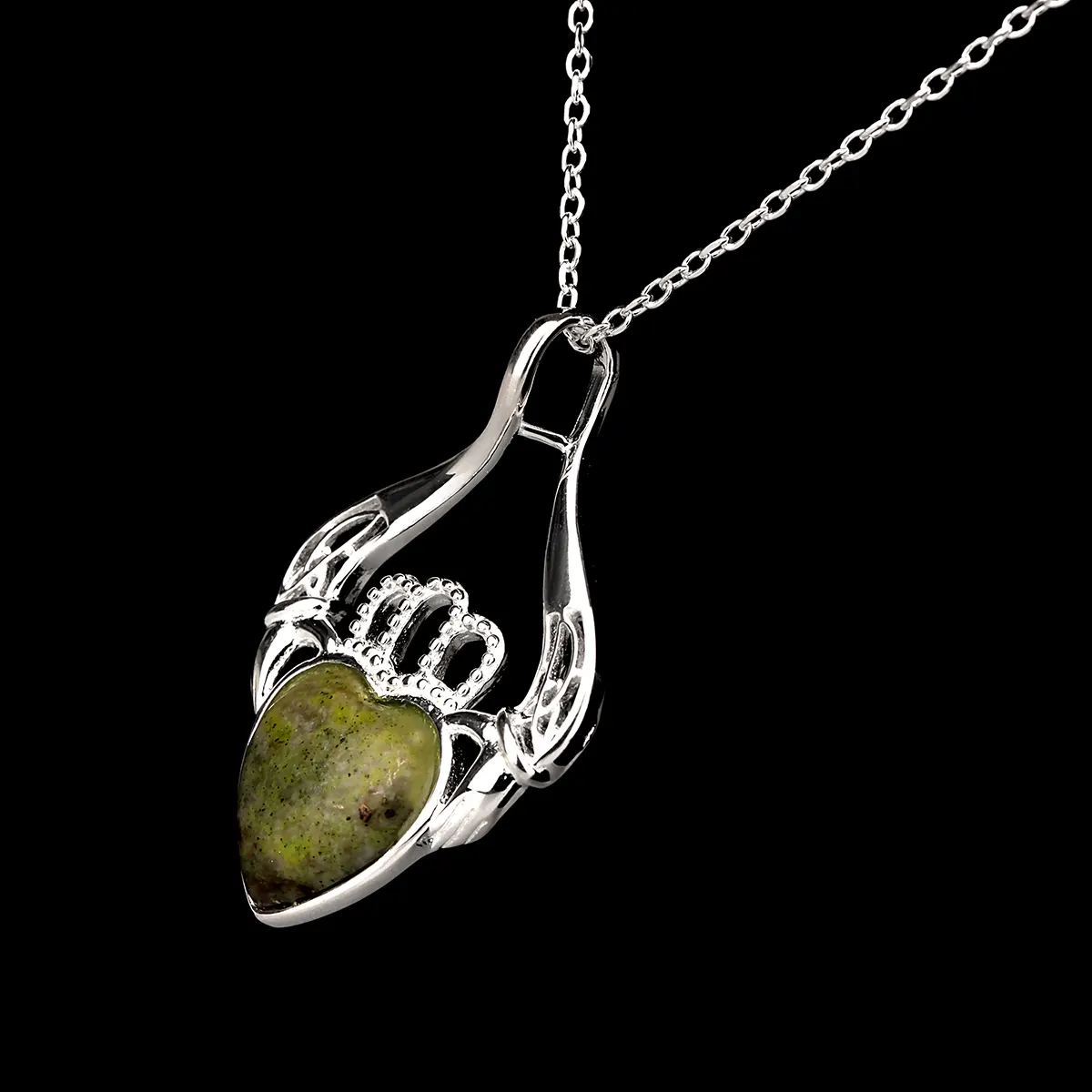 Irischer Claddagh Anhänger aus Sterlingsilber mit Connemara Marmor