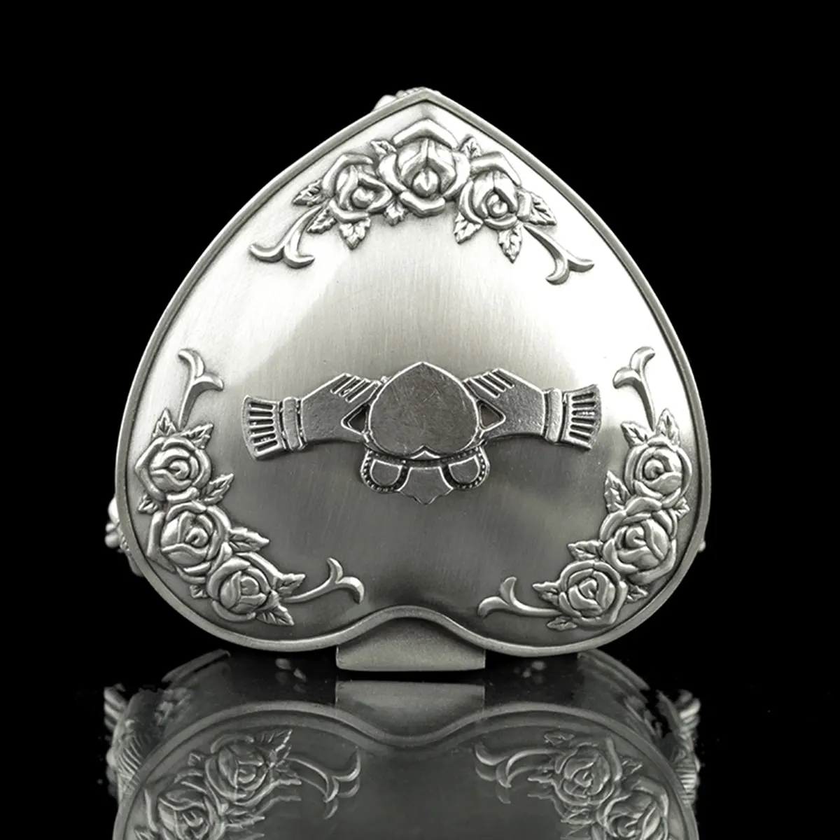 Claddagh-Schmuckschtulle-Irland-keltisch-Silber-Zinn-014 Irische Claddagh Schmuckschatulle in Herzform - verziert mit Engeln & Rosen