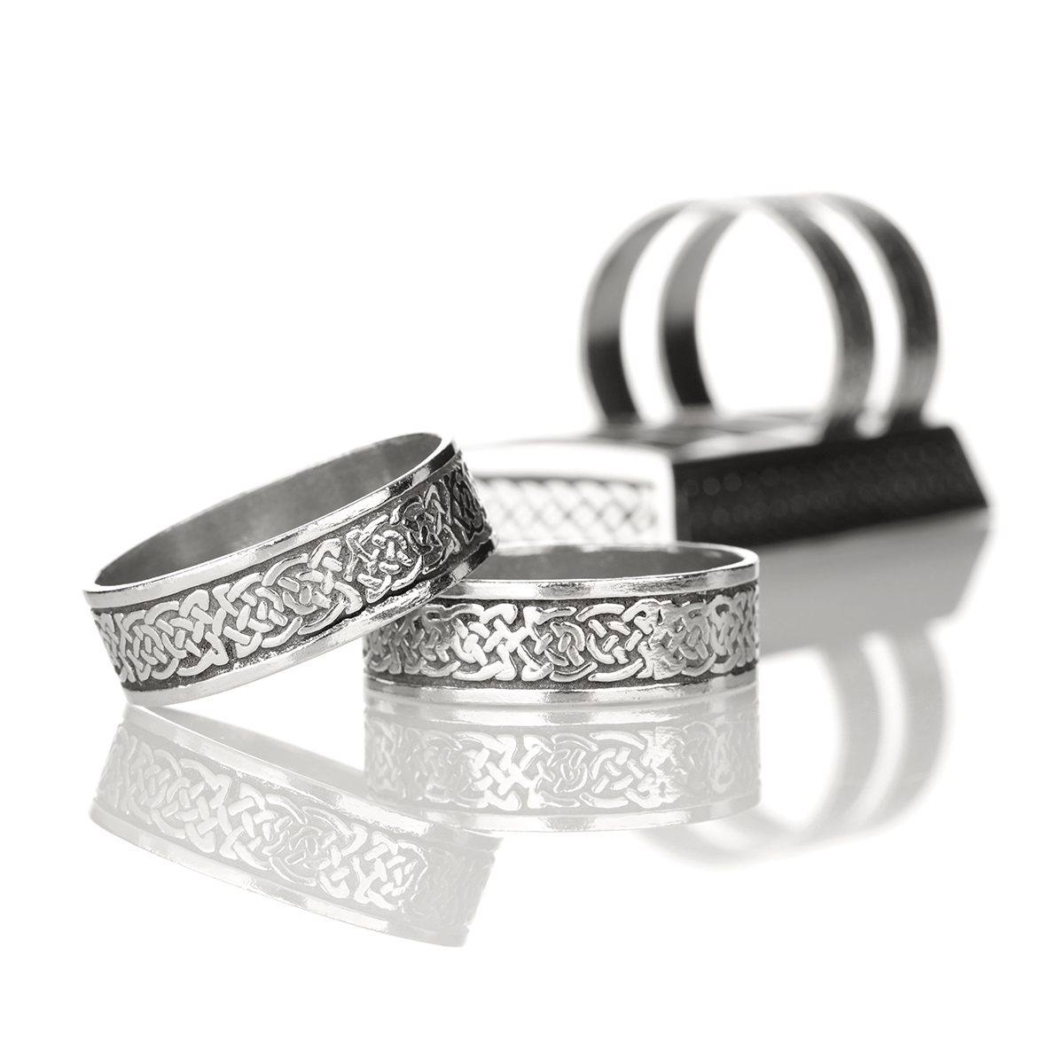 serviettenringe-keltisch-england-schottland-zinn-004 Keltische Serviettenringe mit Ständer - polierter Zinn handgefertigt in England