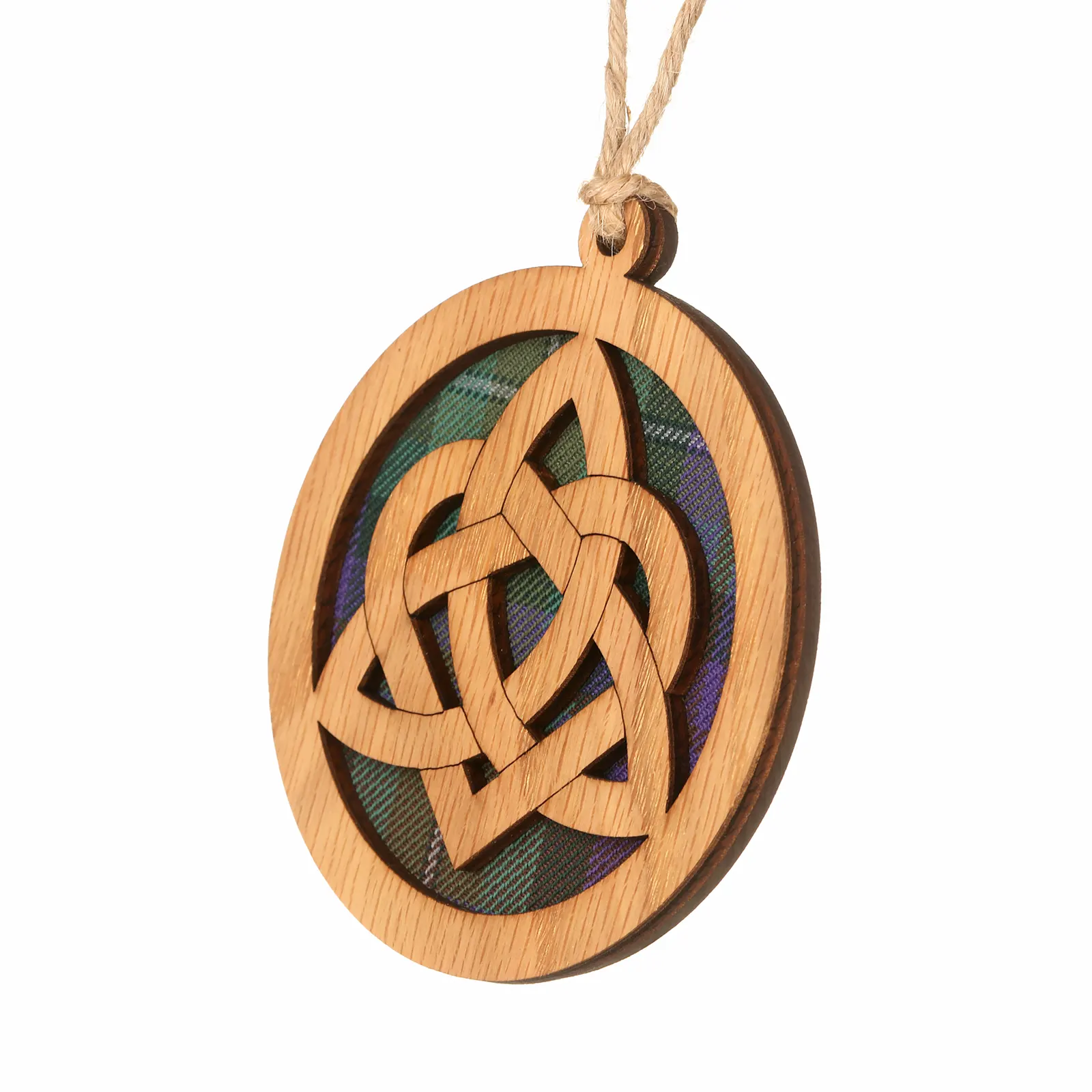 Celtic Oak - Runder Holz-Aufhänger mit keltischem Knoten und Tartan-Hintergrund Celtic Oak - Runder Holz-Aufhänger mit keltischem Knoten und Tartan-Hintergrund