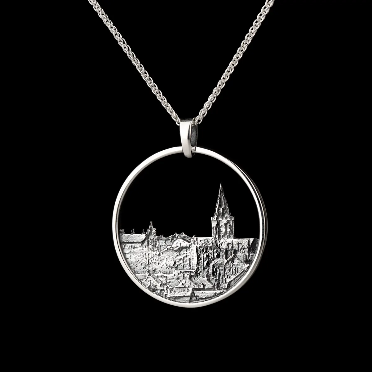 kette-anhaenger-orkney-schotltland-kirkwall-skyline-silber-001 Kirkwall Skyline - Anhänger & Kette von den Orkney Inseln