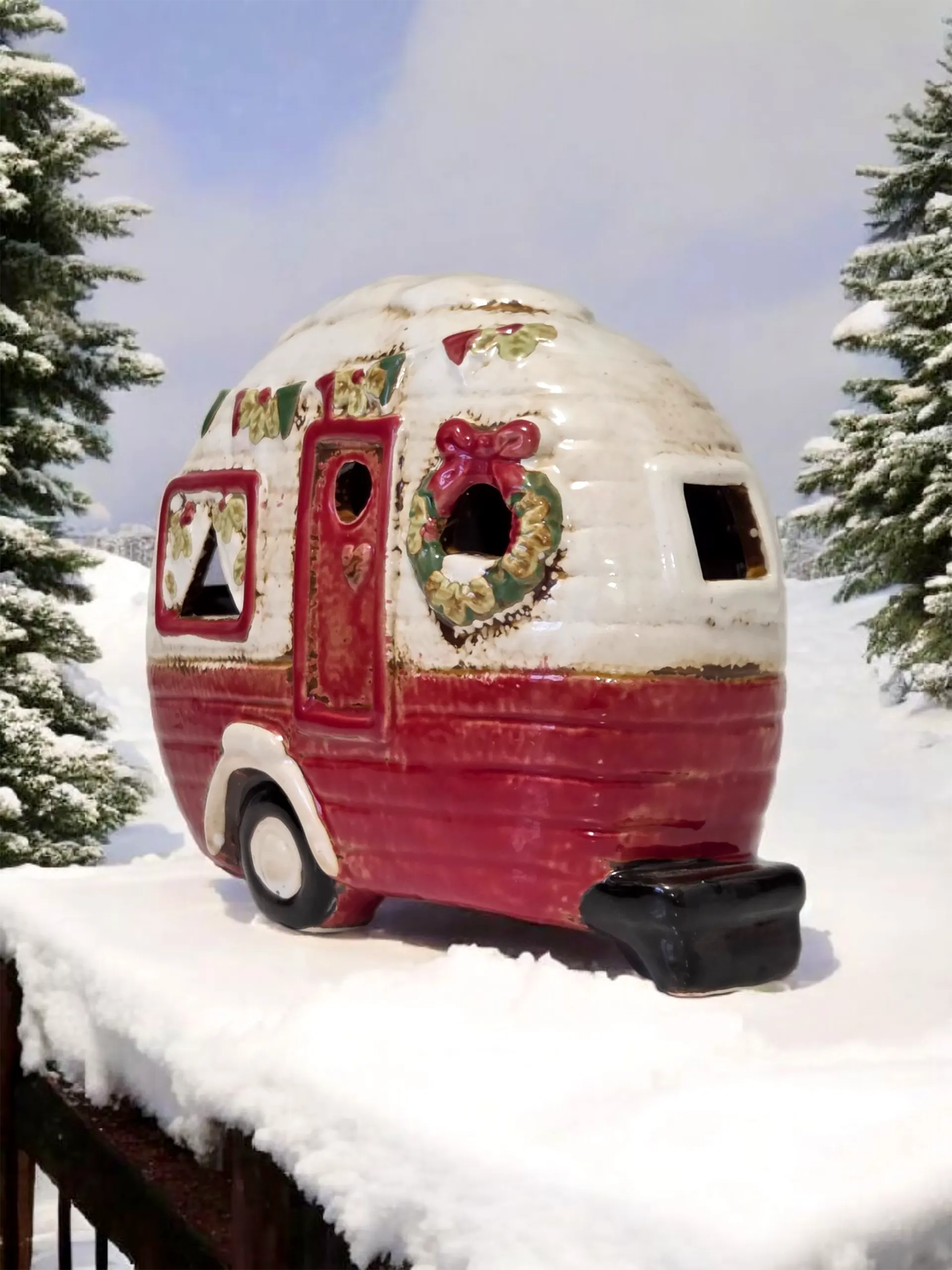 Village Pottery Weihnachts-Wohnwagen – Handgefertigter Keramik-Teelichthalter mit festlichem Charme