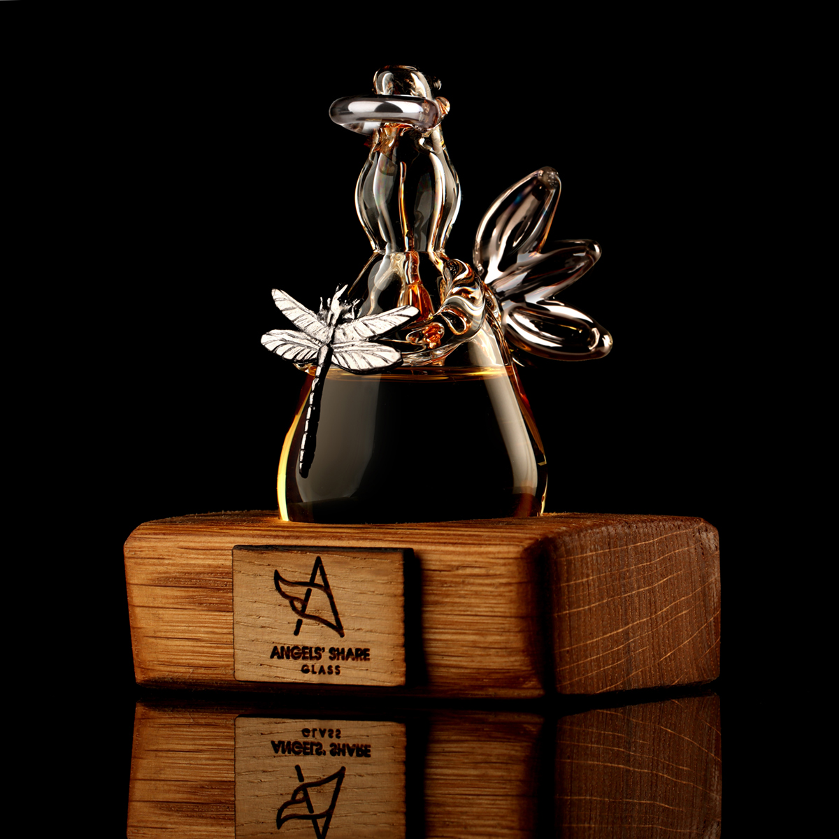 Outlander Dragonfly Whisky Engel aus Schottland - mit Libelle & Eichenständer