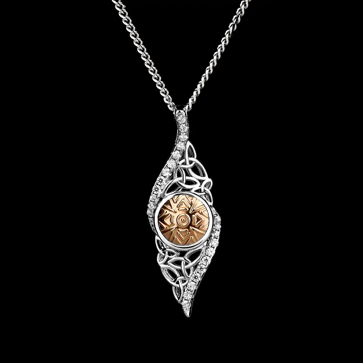 kette-anhaenger-solstice-twisted-trinity-silber-gold-irland-002 Solstice Twisted Trinity Anhänger aus 925er Sterlingsilber mit 18K Gold und Zirkonia