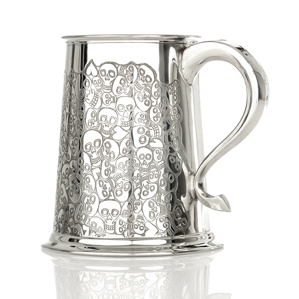 love-skull-bierkrug-tankard-zinn-001 Skull & Heart Tankard - 1 Pint Totenkopf Bierkrug aus England - polierter Zinn