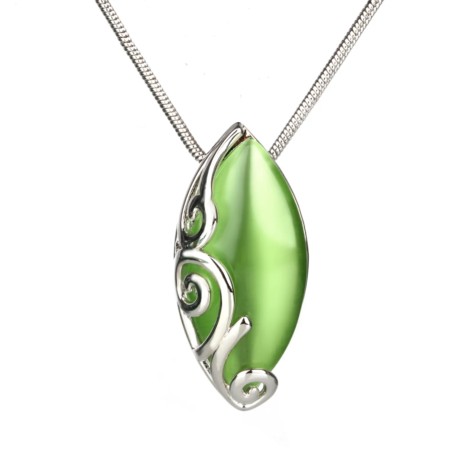 Irischer Anhänger aus Edelstahl mit grünem Cat-Eye