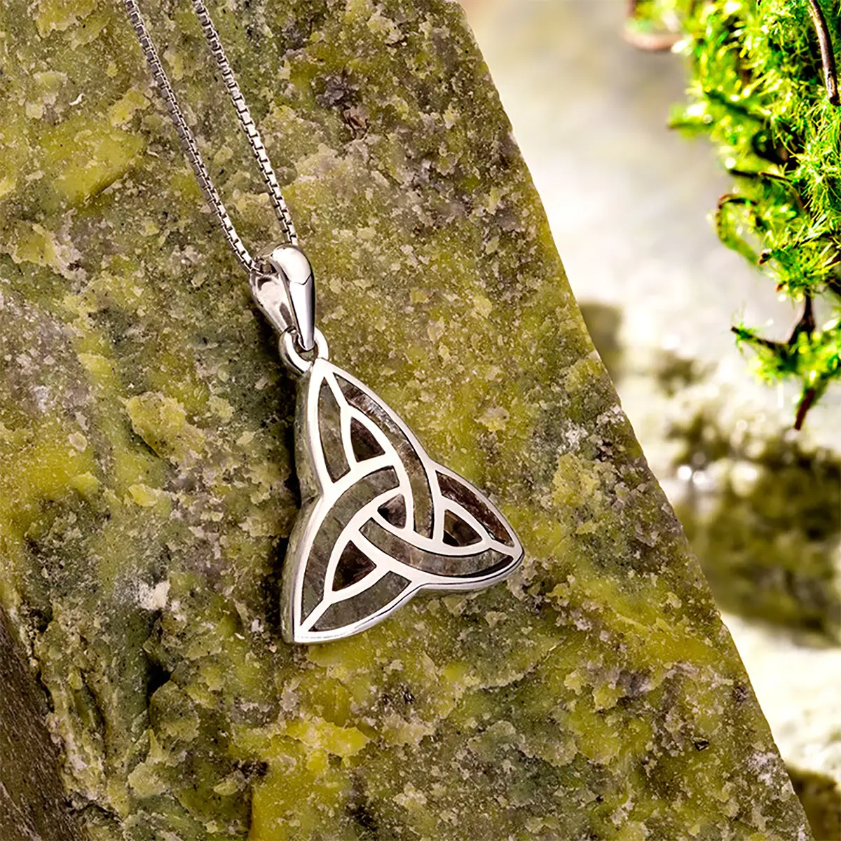 Connemara Trinity Kette & Anhänger aus Irland - Sterling Silber & grüner Marmor