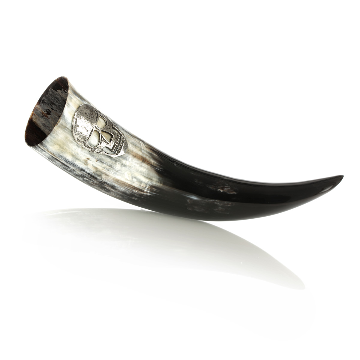 trinkhorn-totenkopf-skull-500ml-001-157e29e969f0a5 Poliertes Trinkhorn mit Totenkopf aus Zinn