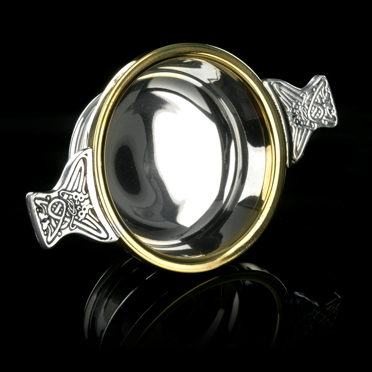 quaich-whisky-schottland-keltisch-zinn-messing-003 Highland Gold - Schottischer Whisky Quaich - Messing & Zinn - keltische Muster