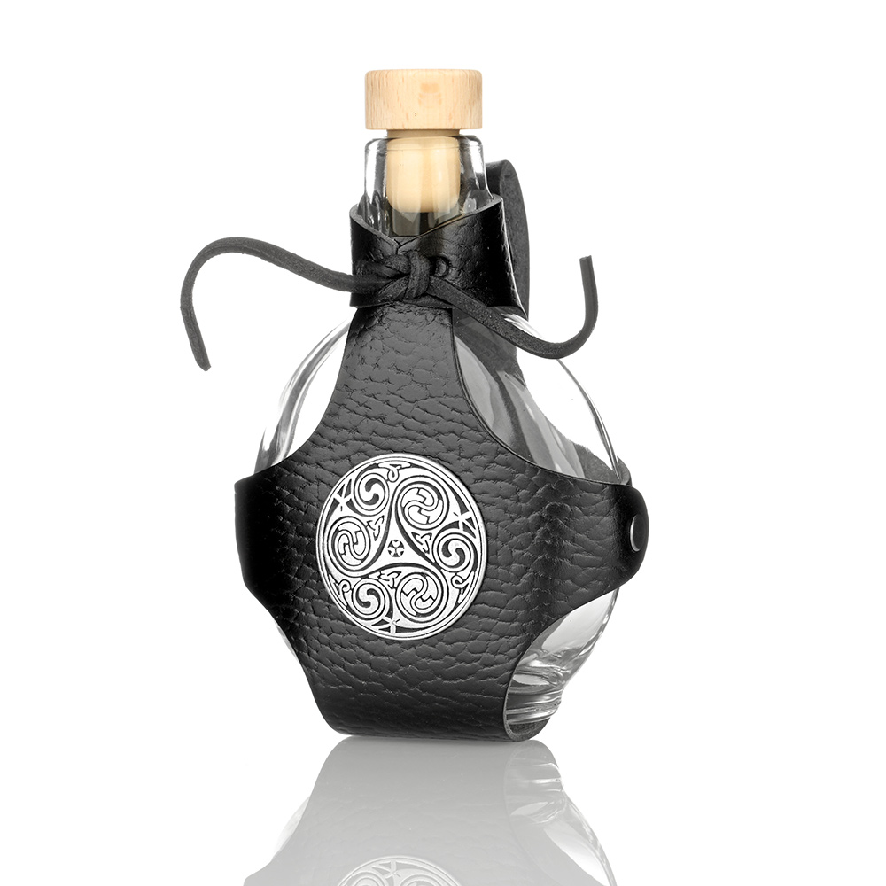 feldflasche-flachmann-glas-keltisch-001 Glas-Feldflasche mit Lederköcher und keltischem Zierbeschlag aus silberfarbenem Metall