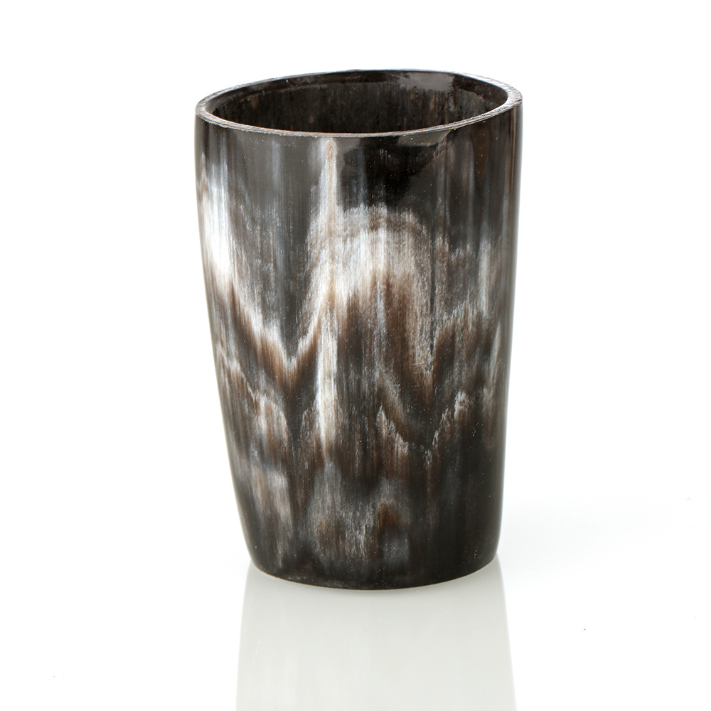 shot-becher-glas-horn-poliert-004 Polierter Wikinger Shotbecher / Schnapsbecher aus Rinderhorn - 0,05 l - Hornbecher