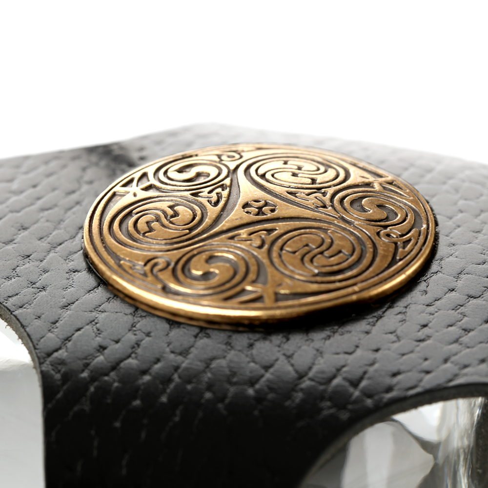 feldflasche-flachmann-glas-keltisch-messing-005 Glas-Feldflasche mit Lederköcher und keltischem Zierbeschlag in Messingfarbe