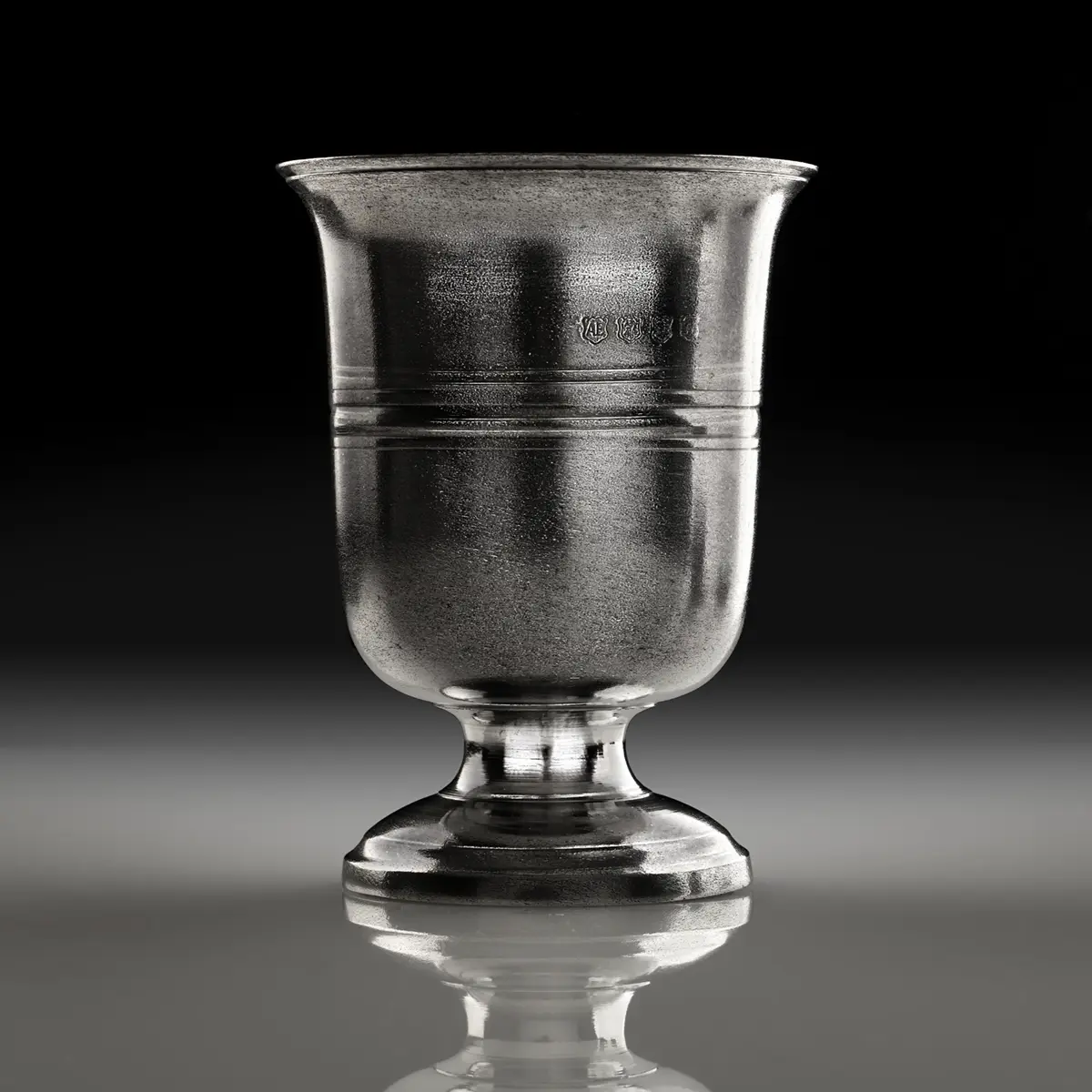 weinkelch-mittelalter-tudor-goblet-zinn-antik-pint-005 Tudor Goblet - 1 Pint Mittelalter Weinkelch aus England - Zinn antik