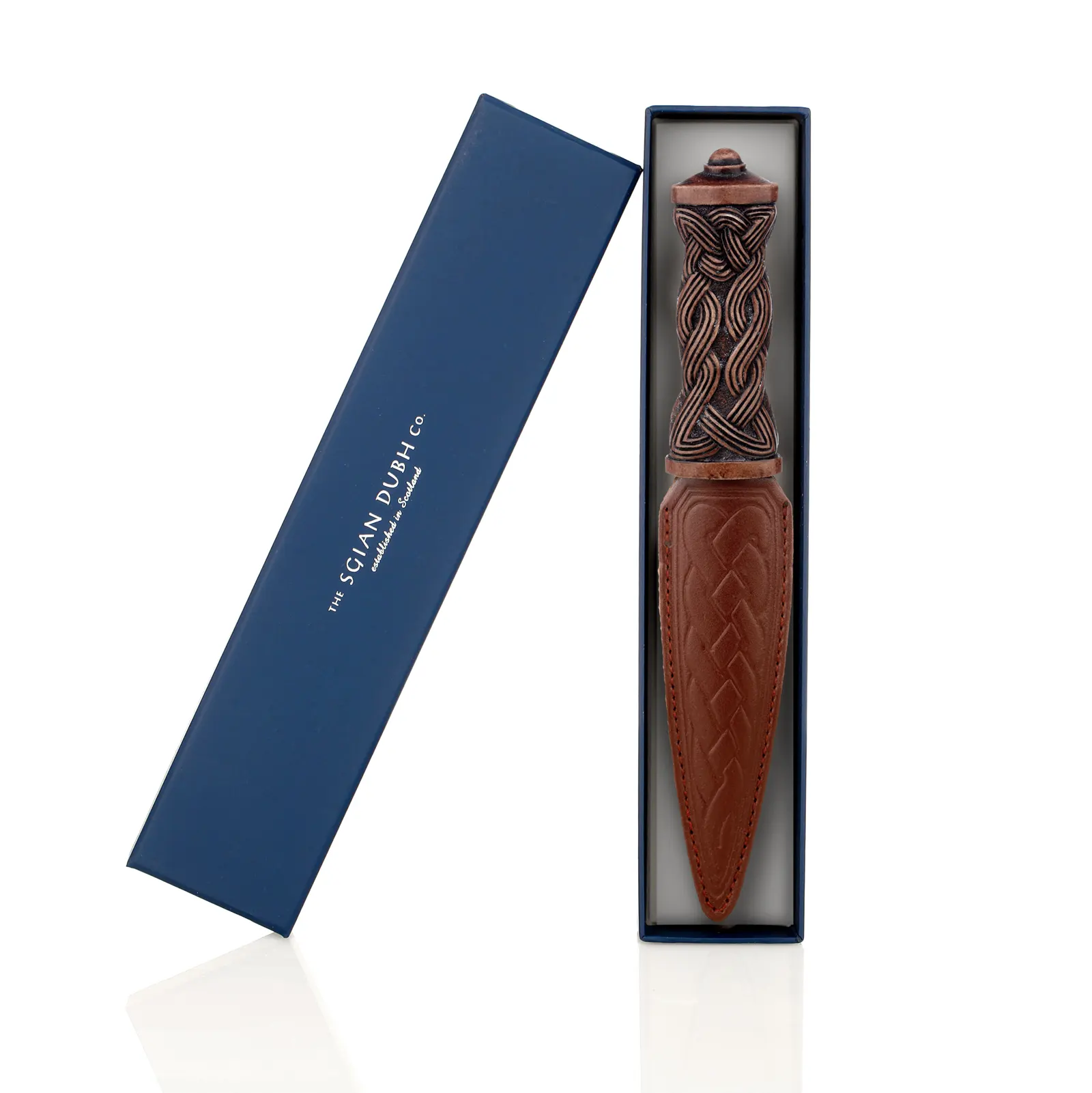 Daywear Sgian Dubh mit keltischem Muster und brauner Lederscheide – handgefertigt in Schottland