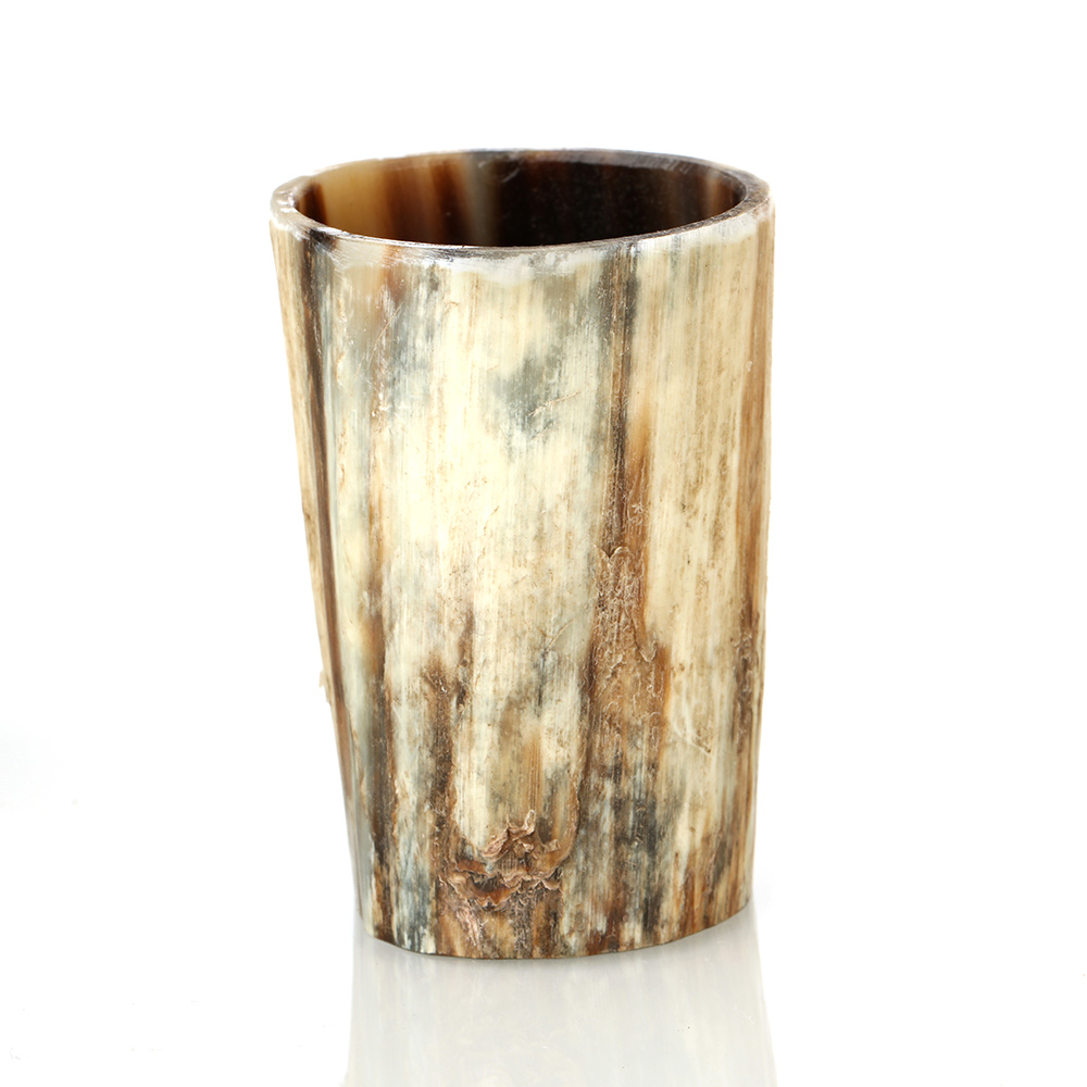 shot-becher-glas-horn-natur-004 Uriger Shotbecher / Schnapsbecher aus Rinderhorn - 0,05 l - Wikinger Becher natur / roh