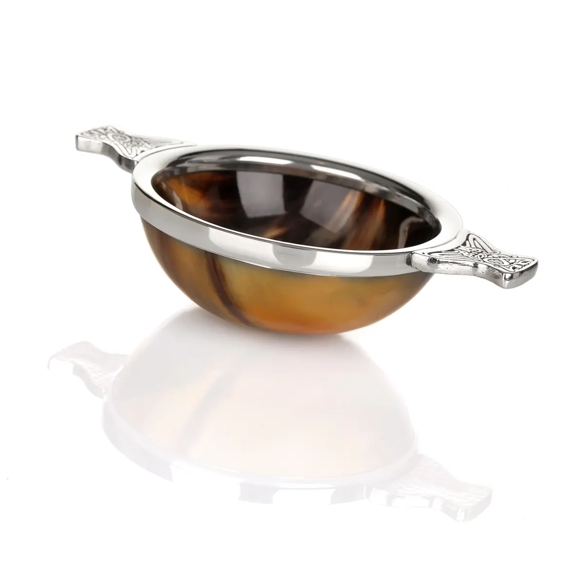 Whisky Quaich aus Horn und Zinn – Schottlands Tasse der Freundschaft