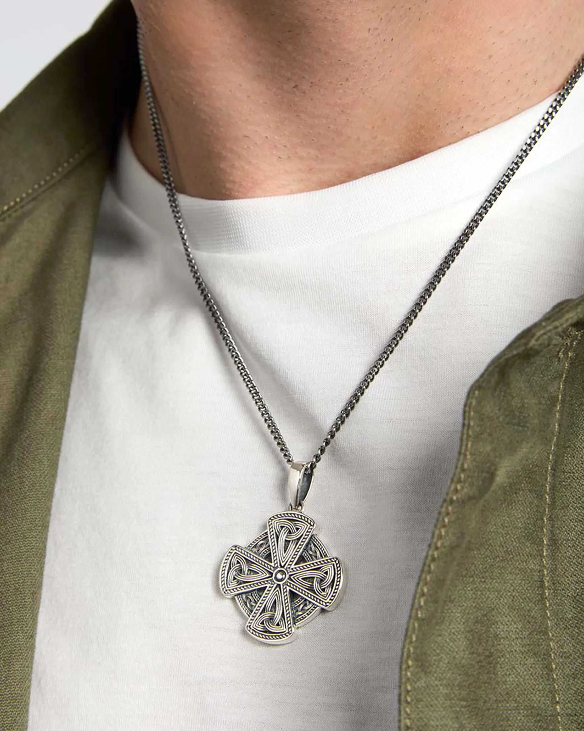 Keltisches Kreuz aus oxidiertem Sterlingsilber im modernen Stil - Handgefertigt in Irland