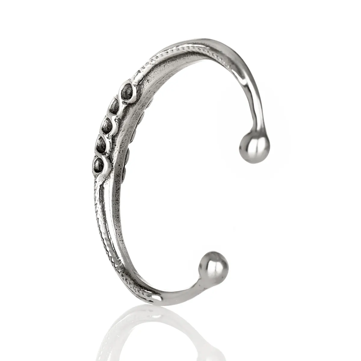 Viking Knot Torc - Handgefertigter Wikinger Armreif mit keltischen Knoten Viking Knot Torc - Handgefertigter Wikinger Armreif mit keltischen Knoten