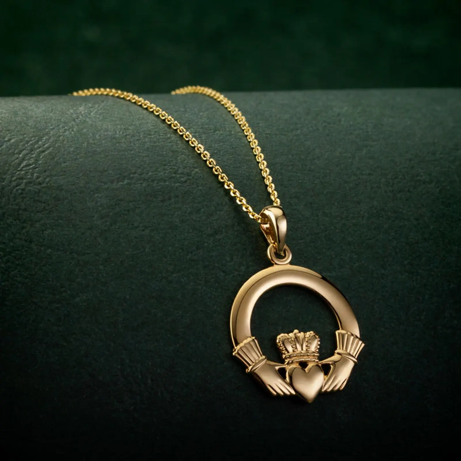 Large Claddagh Pendant - irische Claddagh Ring Kette aus 9K Gold Large Claddagh Pendant - irische Claddagh Ring Kette aus 9K Gold