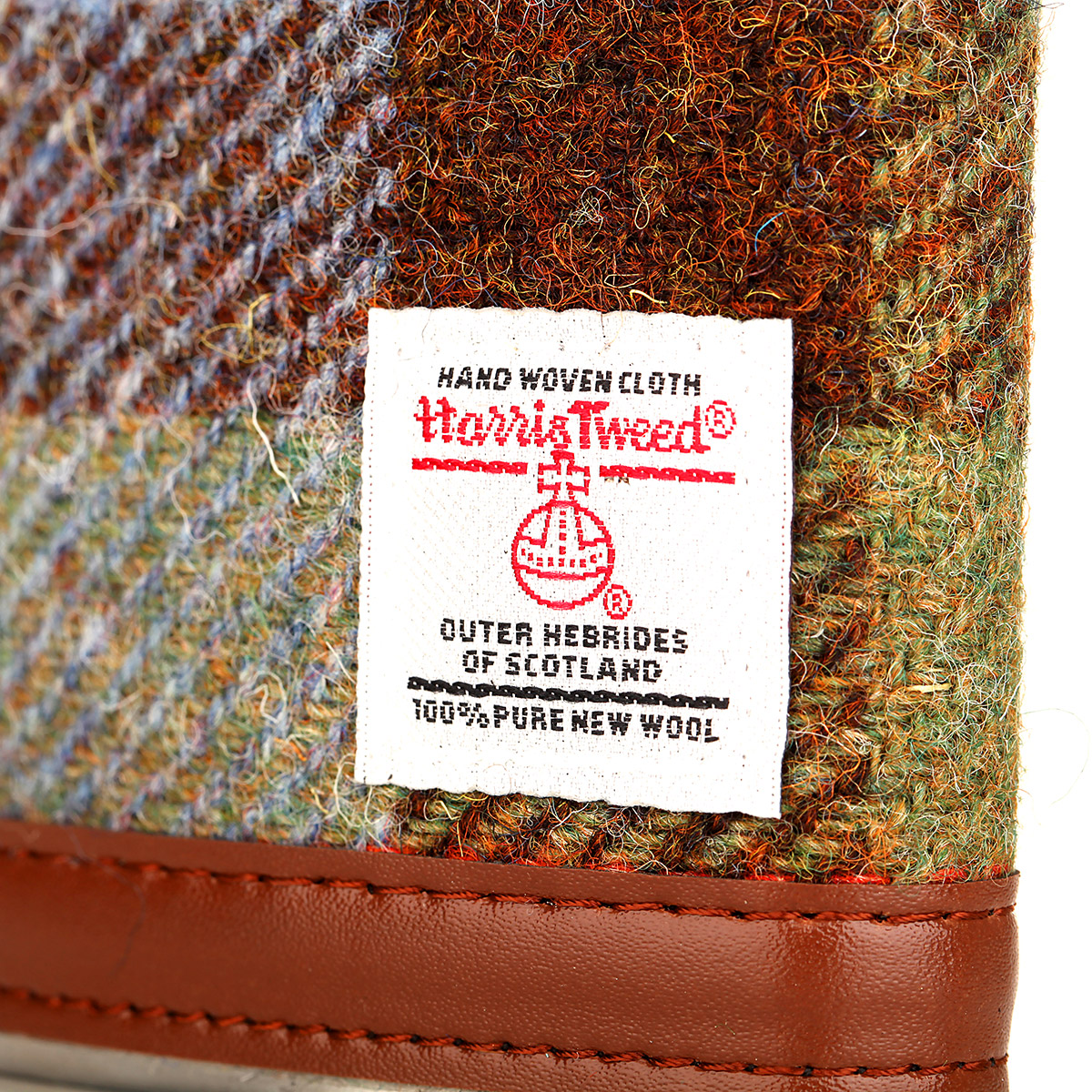 Harris Tweed Flachmann aus Schottland in MacLeod Tartan