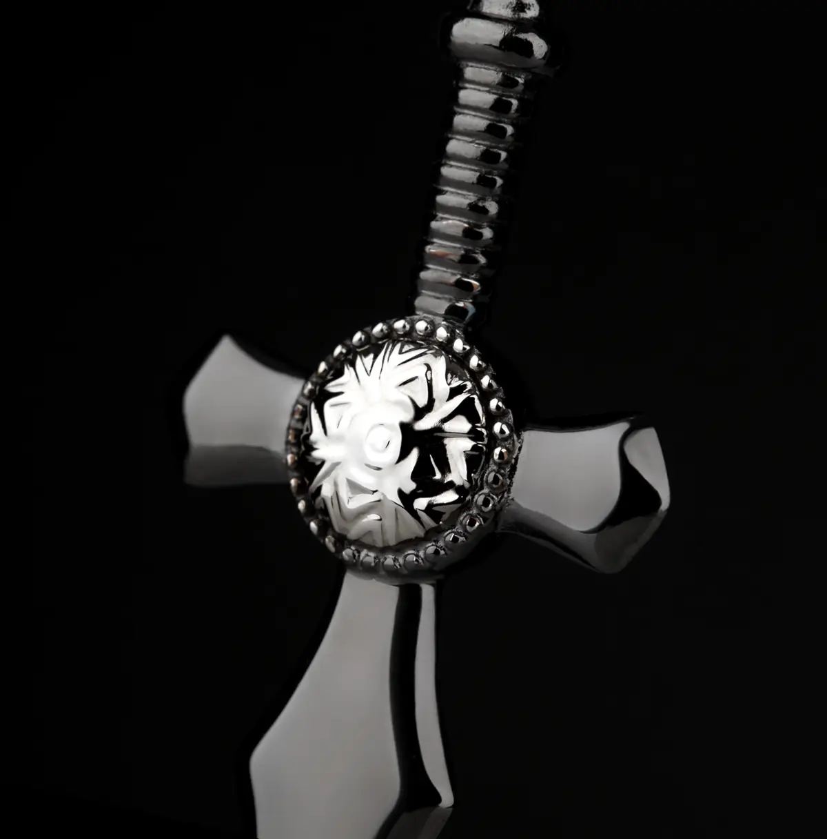 kette-anhaenger-schwert-nuada-sword-irland-silber-schwarz-004a Black Sword of Nuada - keltischer Armreif aus geschwärztem Sterling Silber