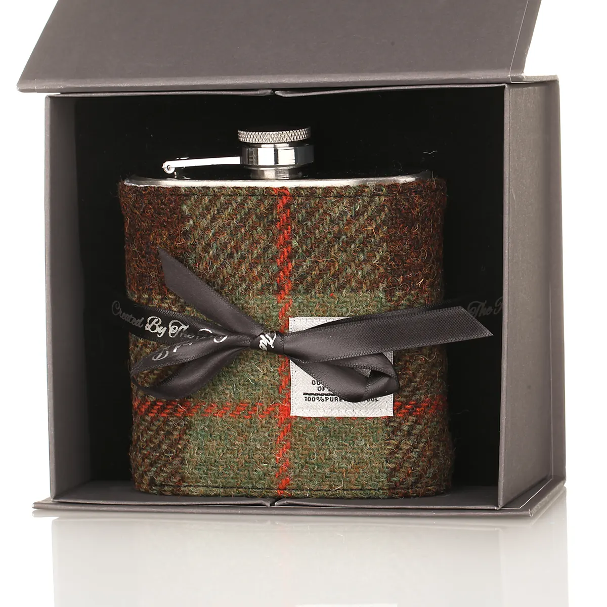 Harris Tweed Flachmann aus Schottland in MacLeod Tartan