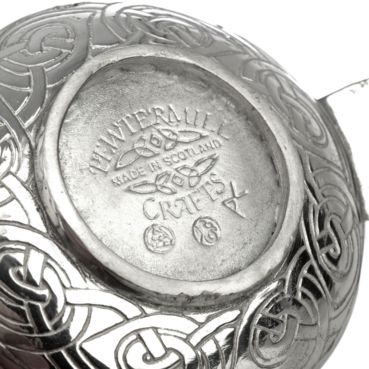 quaich-keltisch-schottisch-zinn-pewter-009558ad996111af Celtic Interlace - Highland Whisky Quaich aus Schottland mit keltischen Mustern