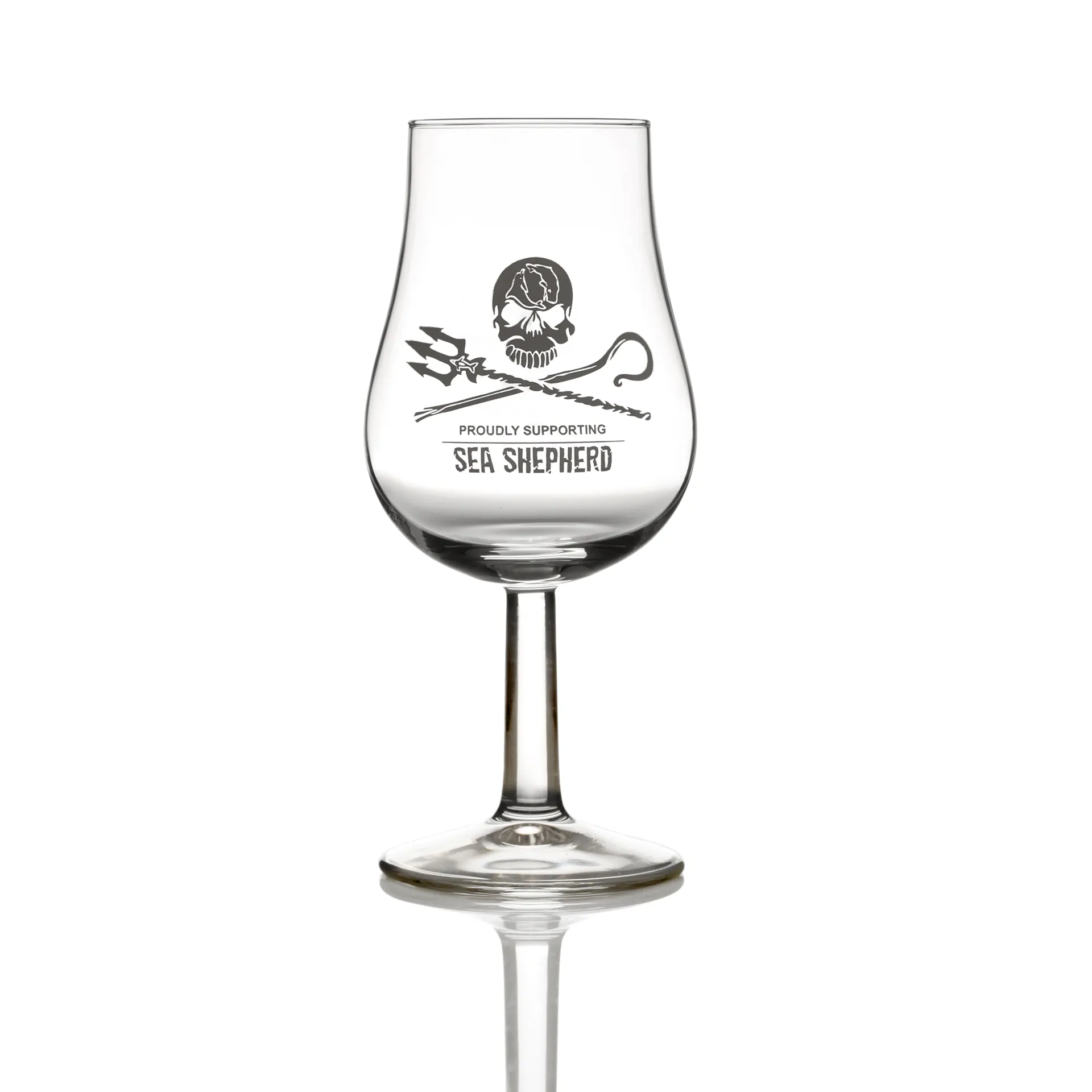 Kultiges Sea Shepherd Whiskyglas mit Gravur „Jolly Roger“ & „Don't Drink and Dive"