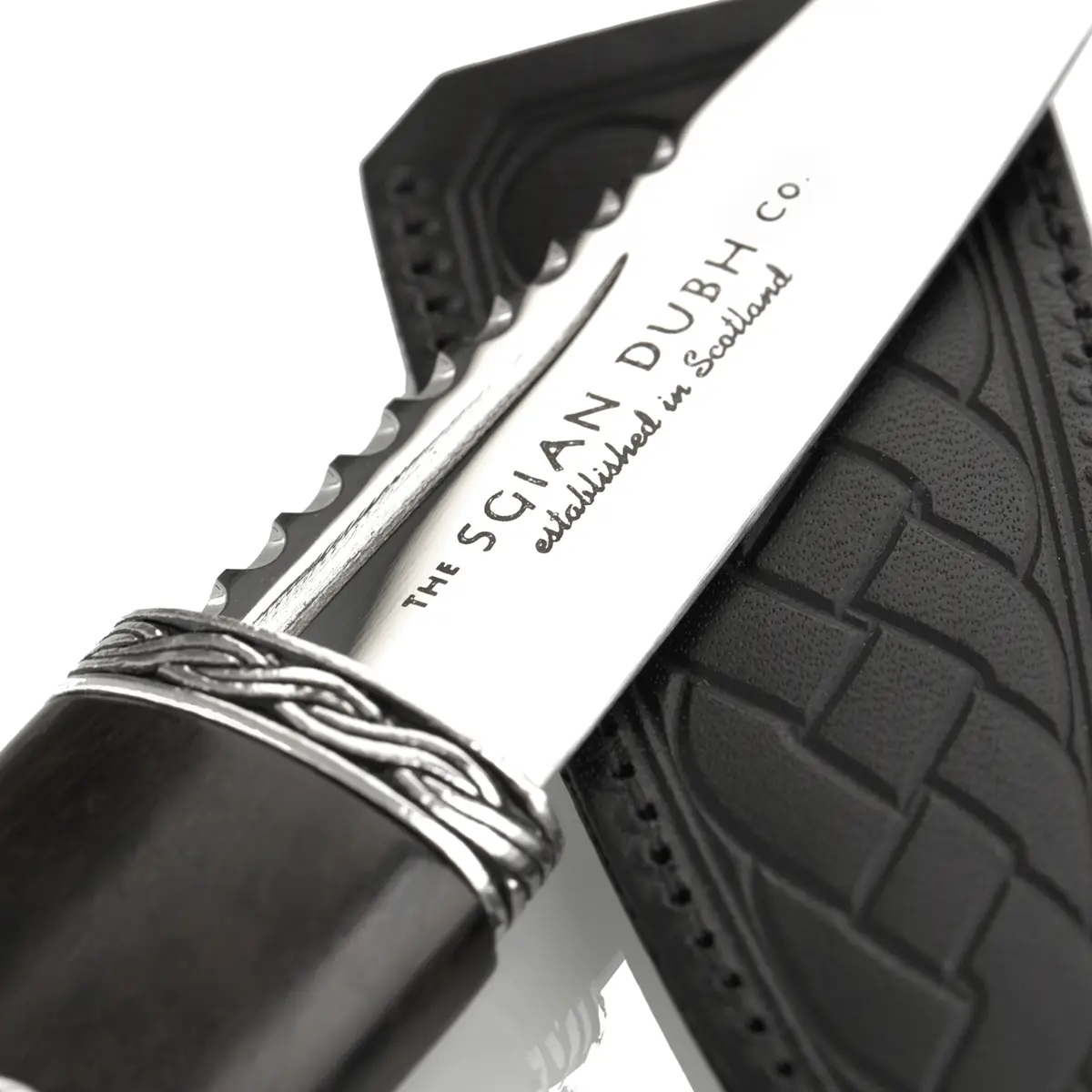 sgian-dubh-set-keltisch-schottland-distel-manschettenknoepfe-kilt-pin-008 Blackwood Thistle Sgian Dubh Set - Mit Kiltpin & Manschettenknöpfen