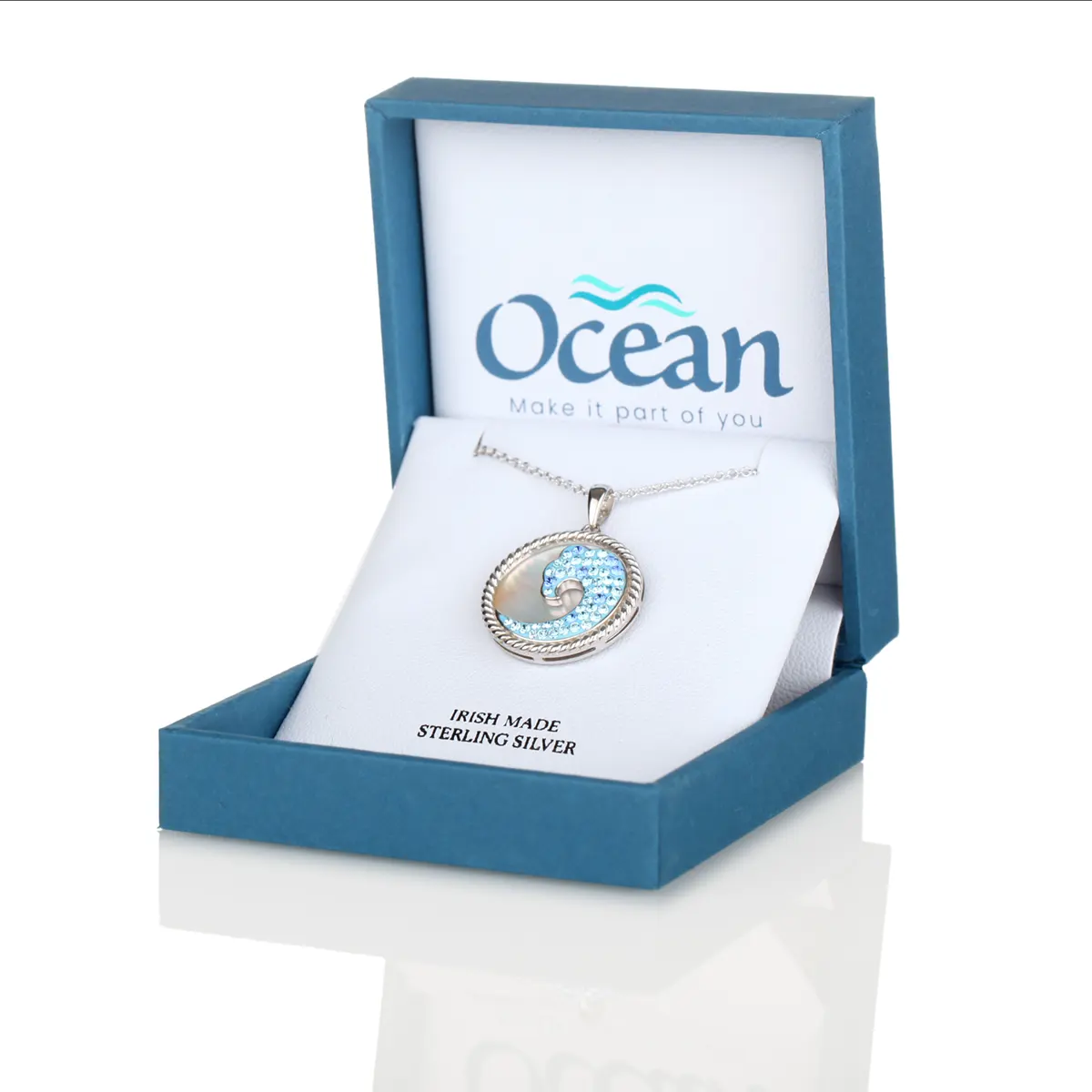 Blue Wave Ocean - Kette aus Irland mit Perlmutt & Swarovski® Kristallen