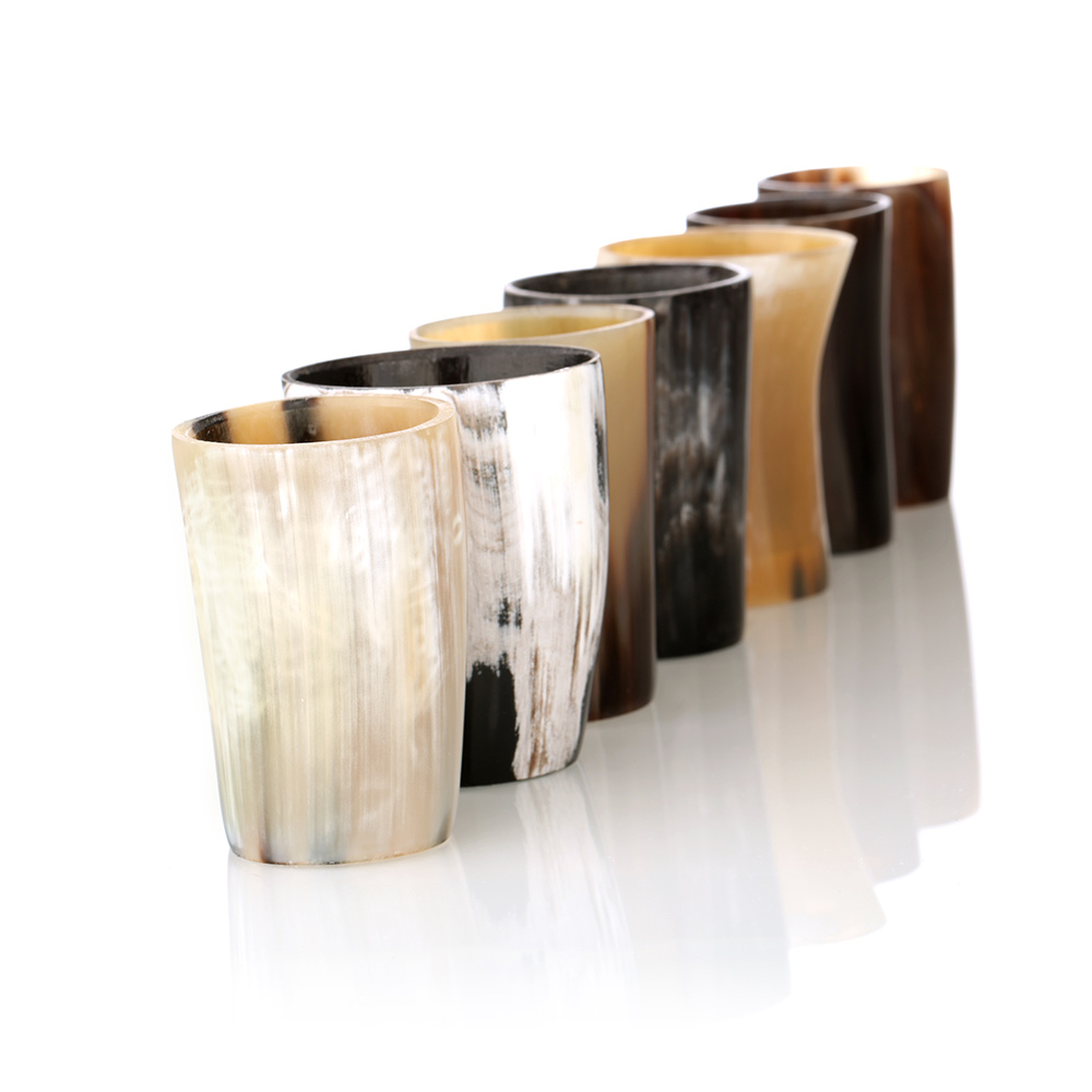 shot-becher-glas-horn-poliert-001 Polierter Wikinger Shotbecher / Schnapsbecher aus Rinderhorn - 0,05 l - Hornbecher
